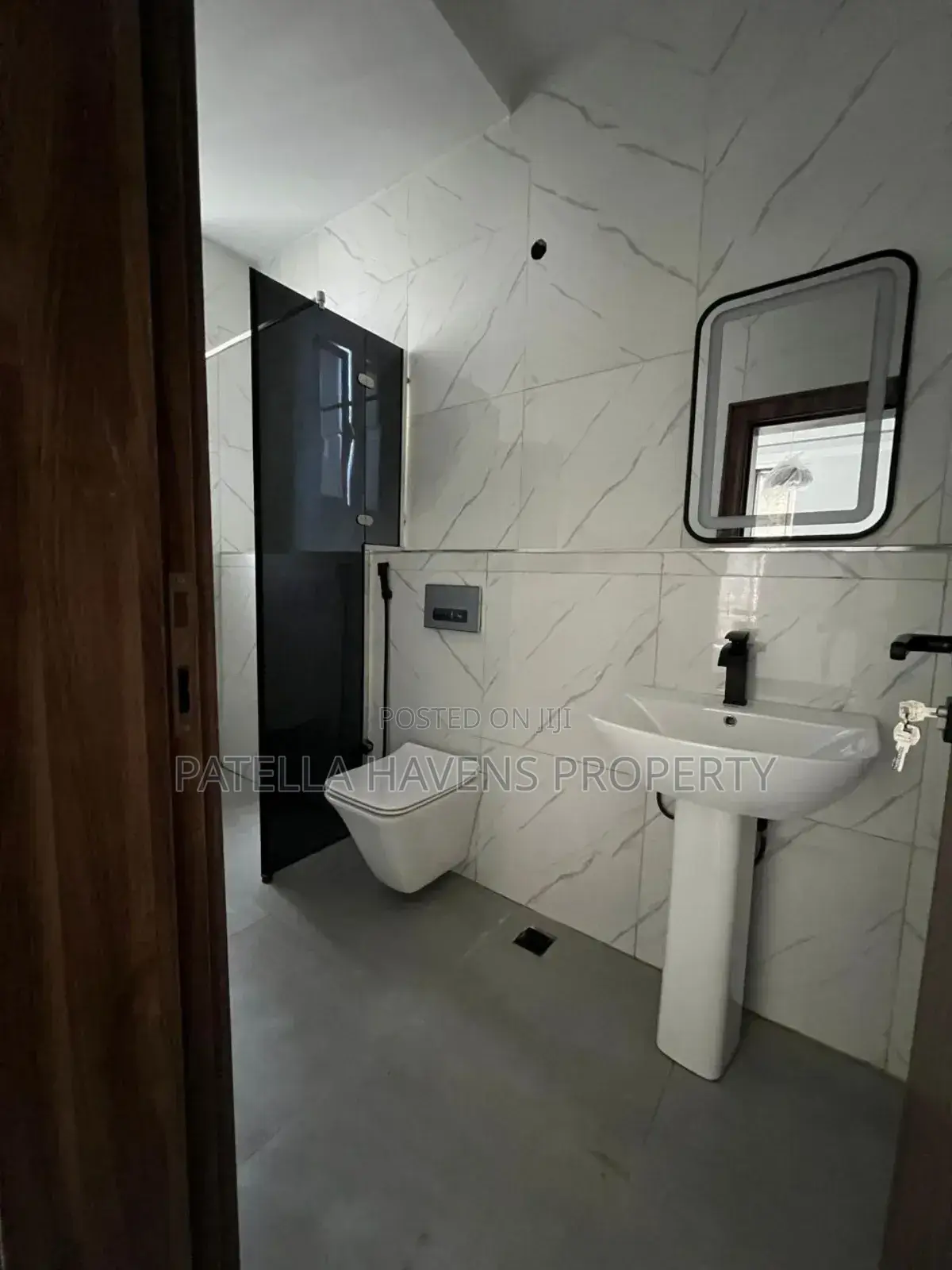 6bdrm Duplex in Apo Resettlement for sale in Apo Resettlement