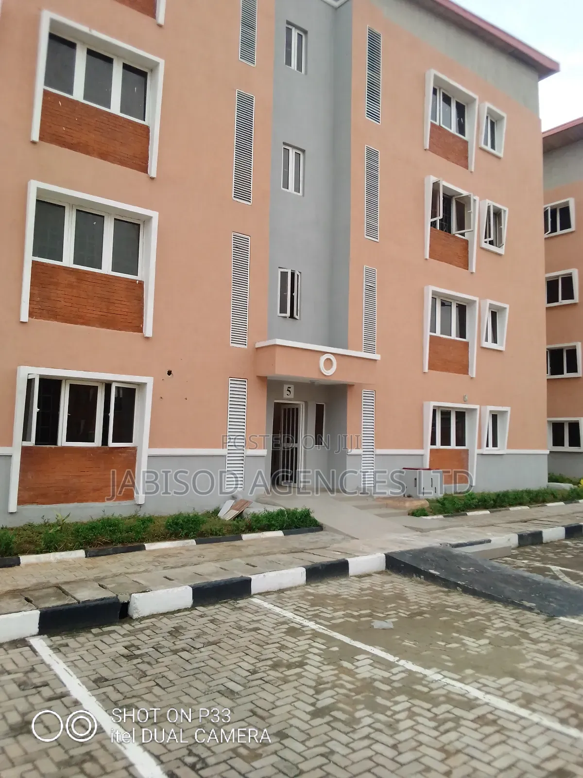 3bdrm Block of Flats in Lagoshoms Brf Estate, Alaka/Iponri for sale in Alaka/Iponri
