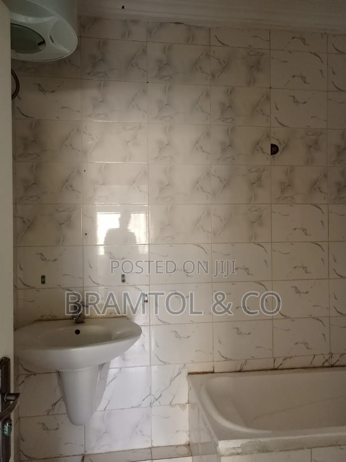 2bdrm Block of Flats in Plus Bq, Wuse 2 for rent in Wuse 2