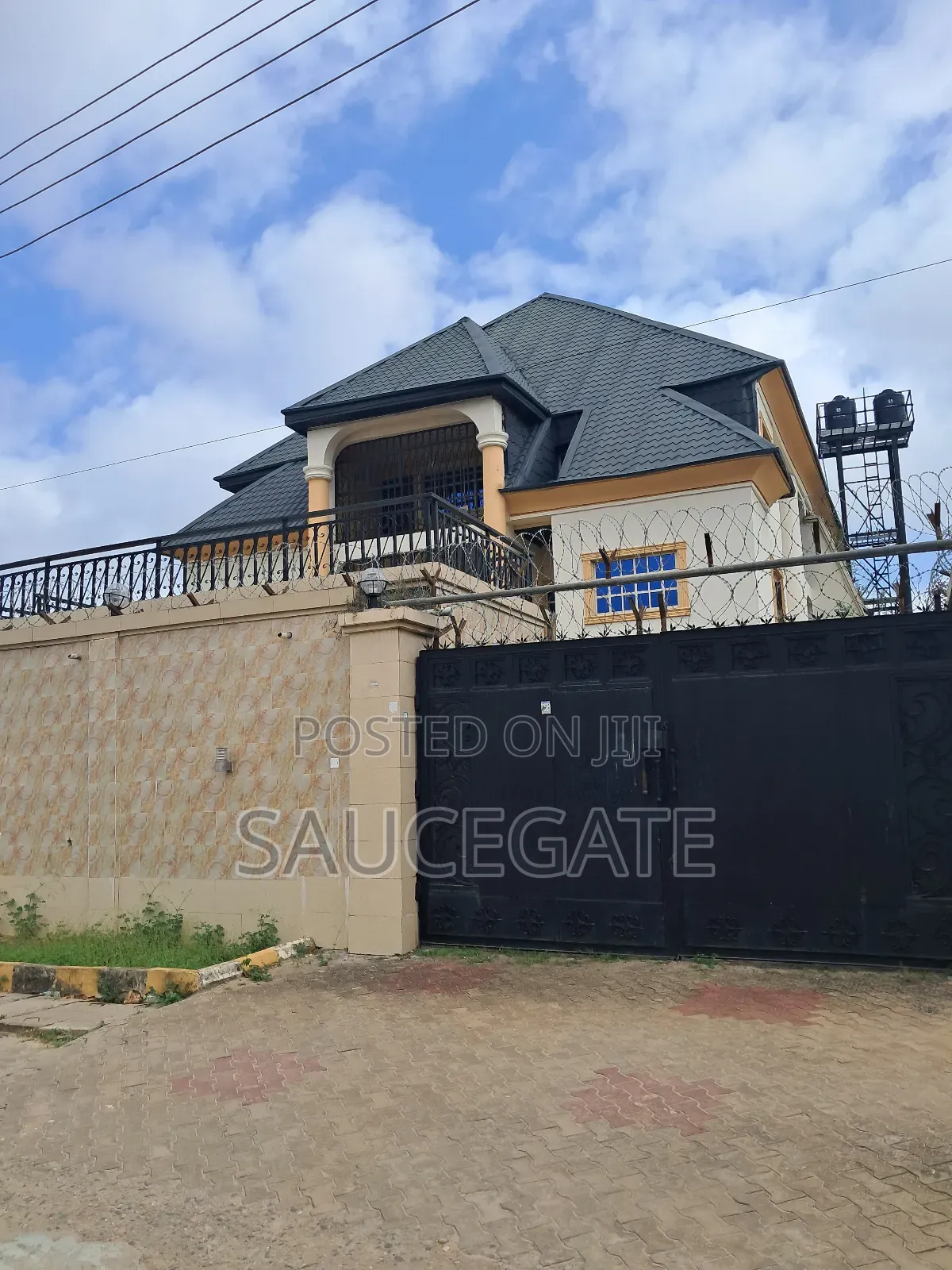 9bdrm Duplex in Prototype Estate for sale in Satellite Town