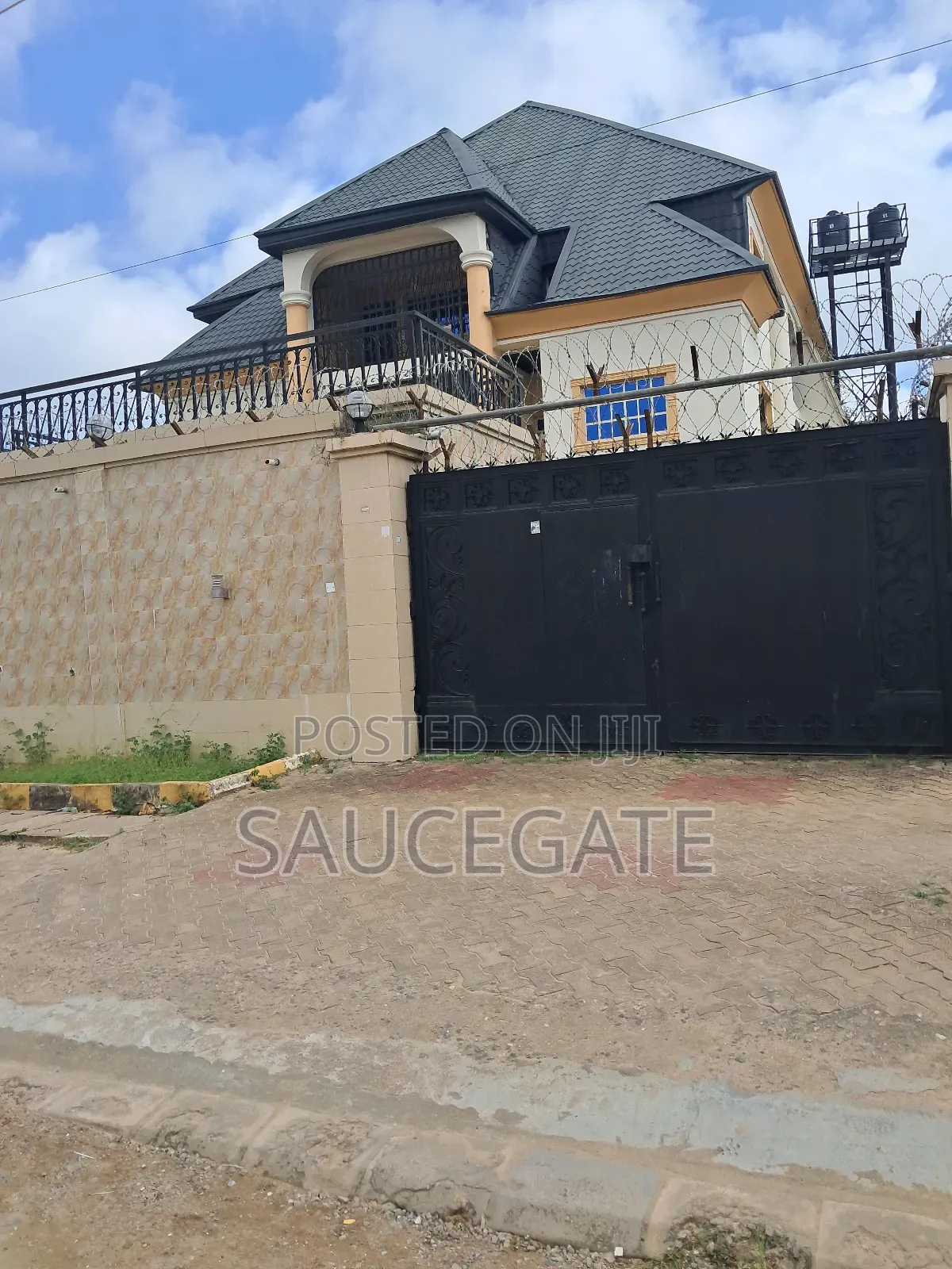 9bdrm Duplex in Prototype Estate for sale in Satellite Town