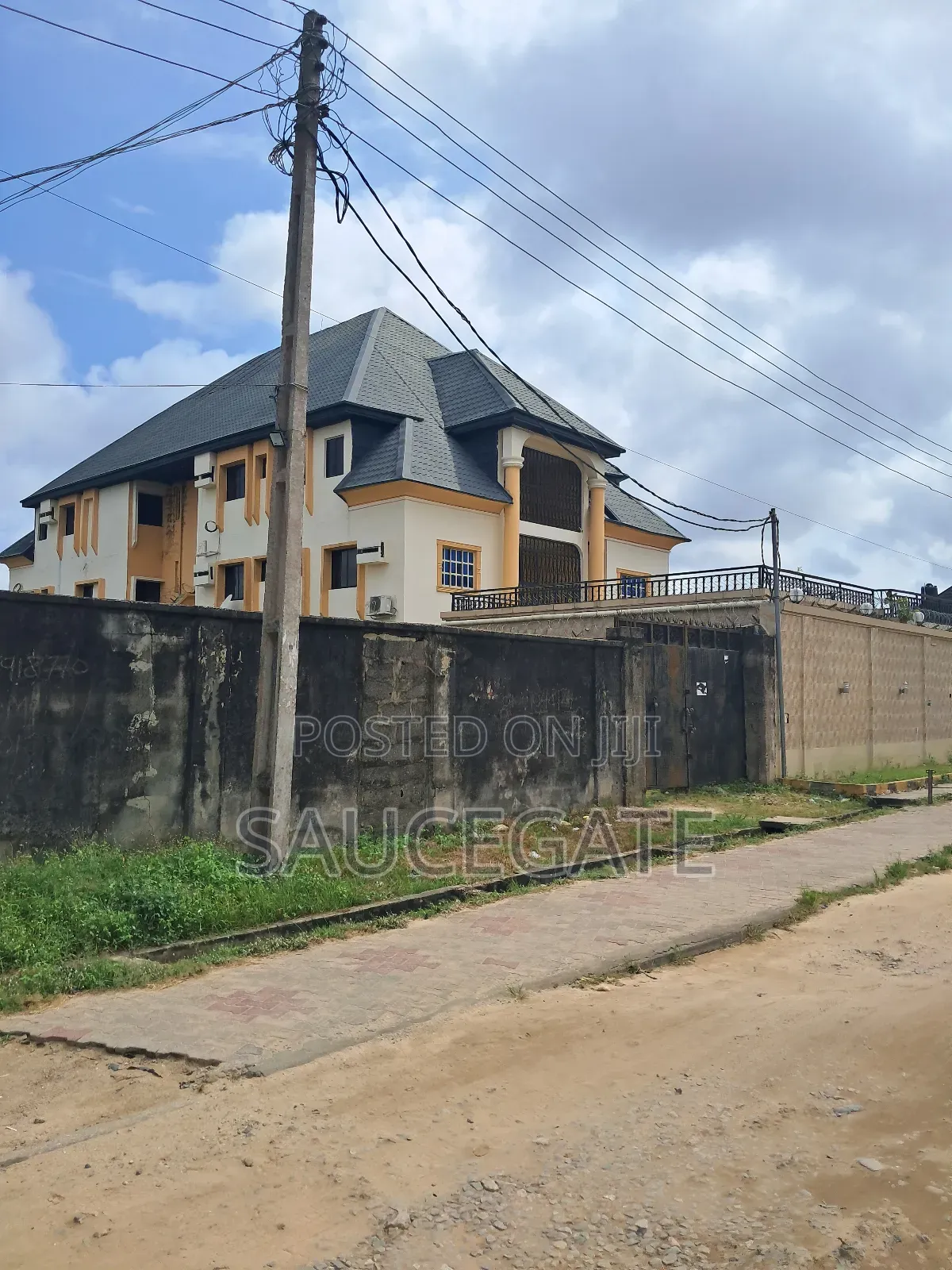 9bdrm Duplex in Prototype Estate for sale in Satellite Town