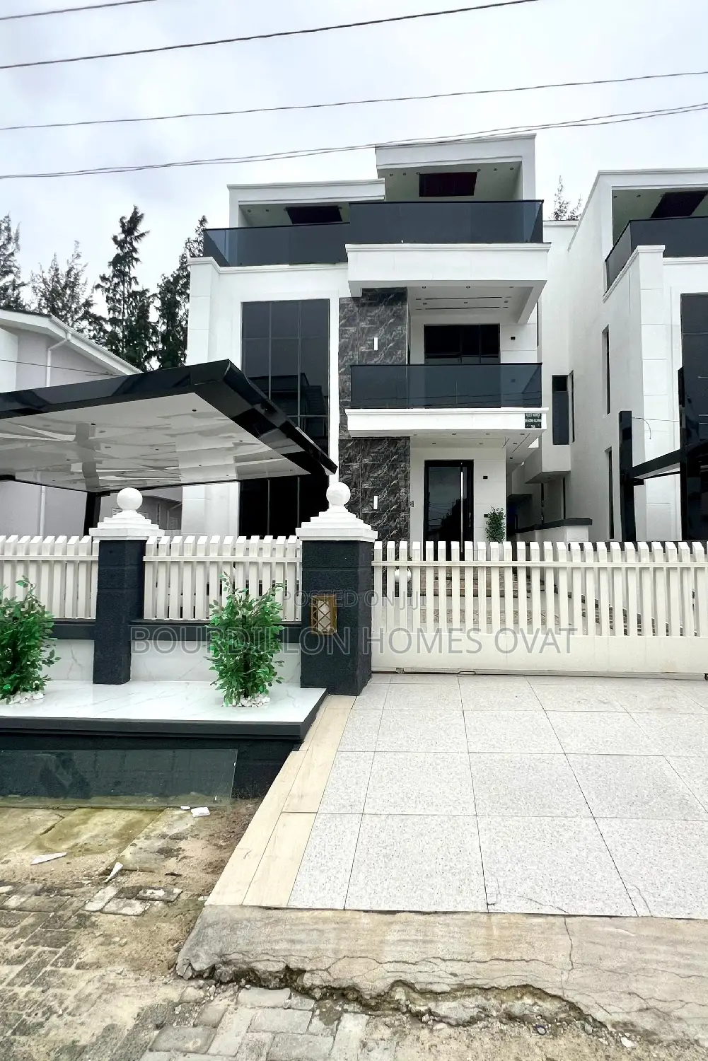 5bdrm Duplex in Ikota for sale in Ikota