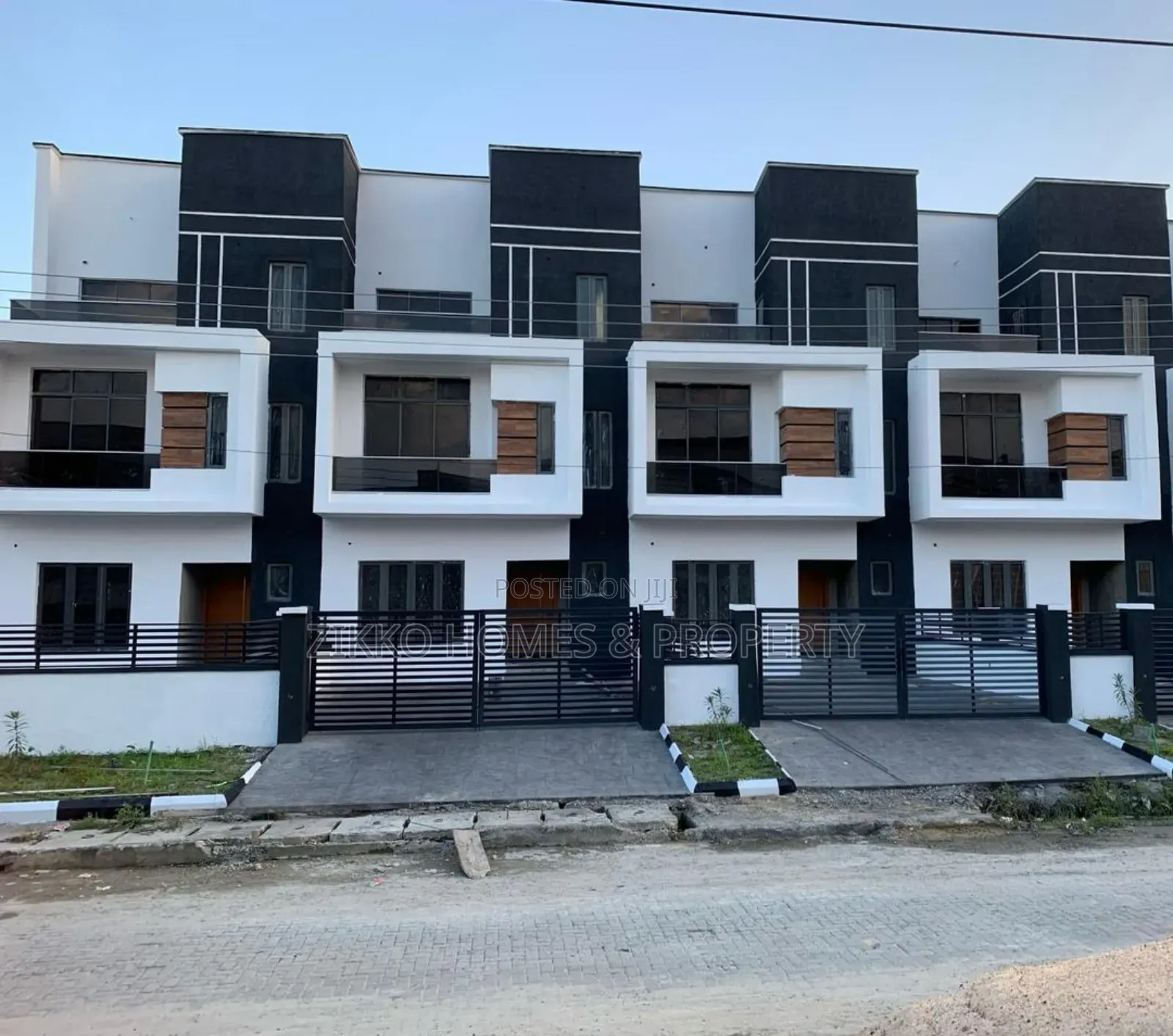 6bdrm Townhouse/Terrace in Orchid Road, Lekki for sale in Lekki