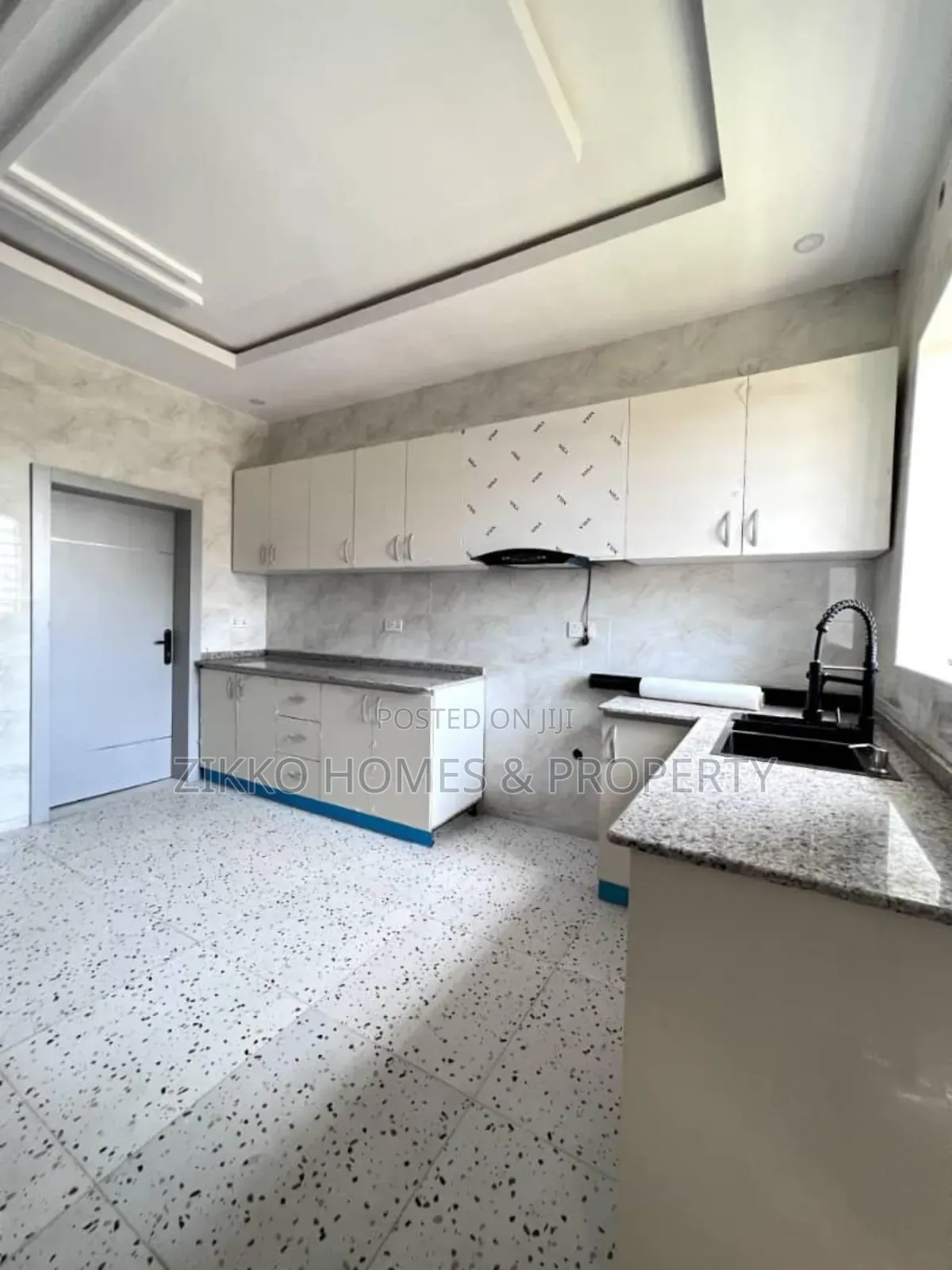 6bdrm Townhouse/Terrace in Orchid Road, Lekki for sale in Lekki