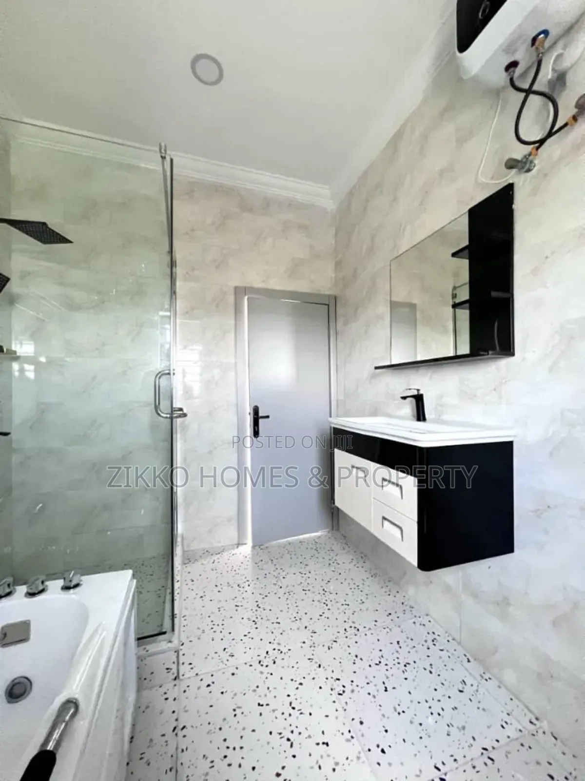 6bdrm Townhouse/Terrace in Orchid Road, Lekki for sale in Lekki