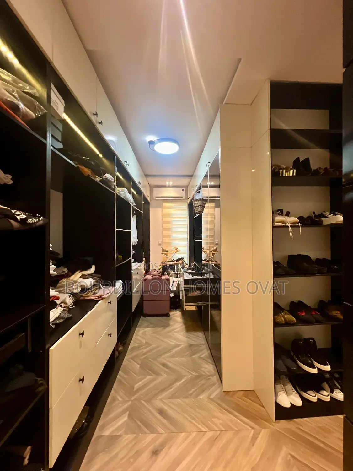 5bdrm Duplex in Ikota for sale in Ikota