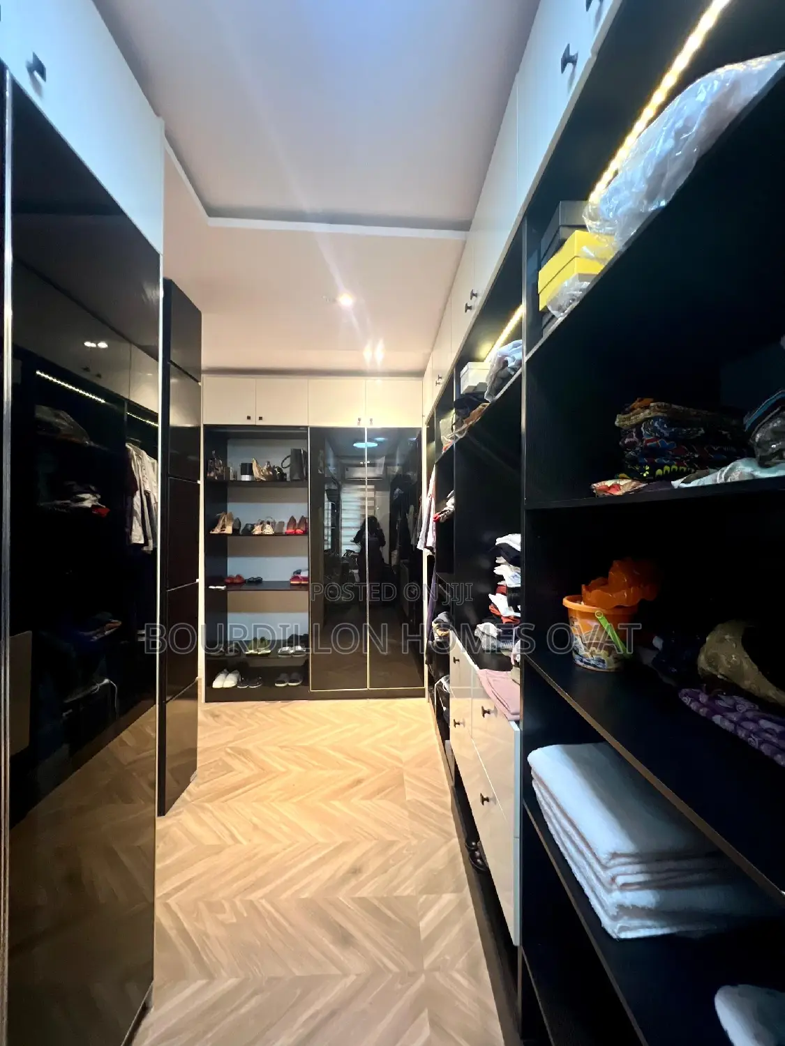 5bdrm Duplex in Ikota for sale in Ikota