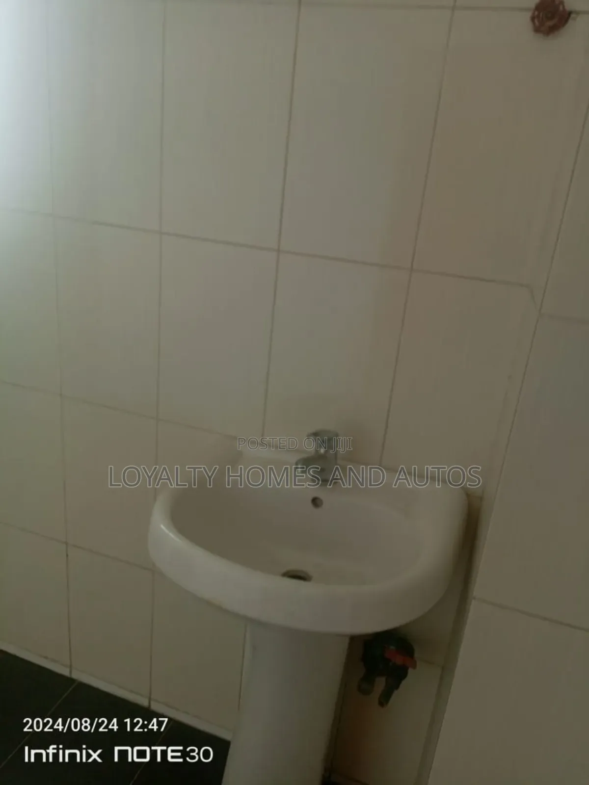 Commercial Property on 7 Floors Total of 7000 SQM at Victoria Island in Victoria Island