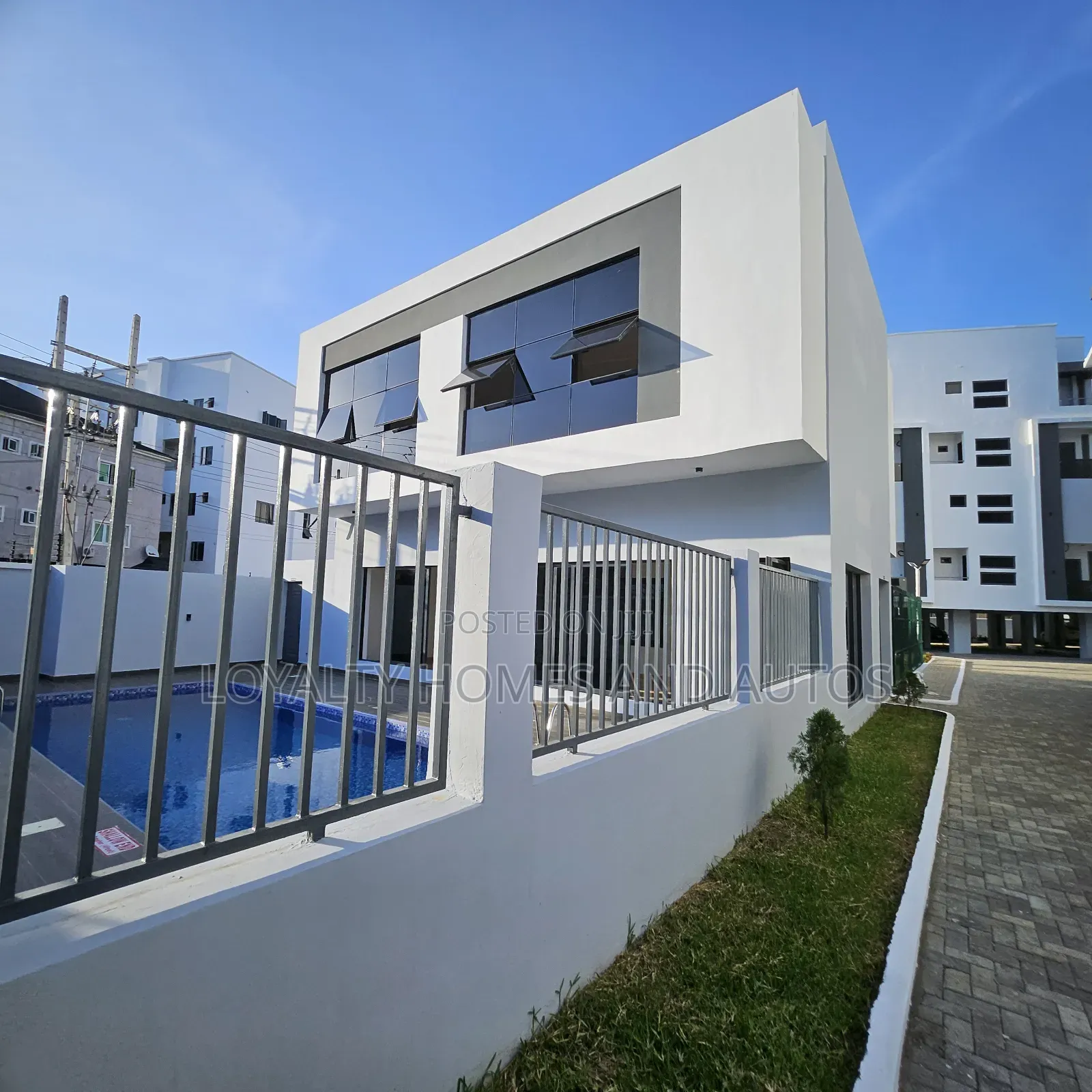 4bdrm Maisonette in Surulere Lagos for sale in Surulere