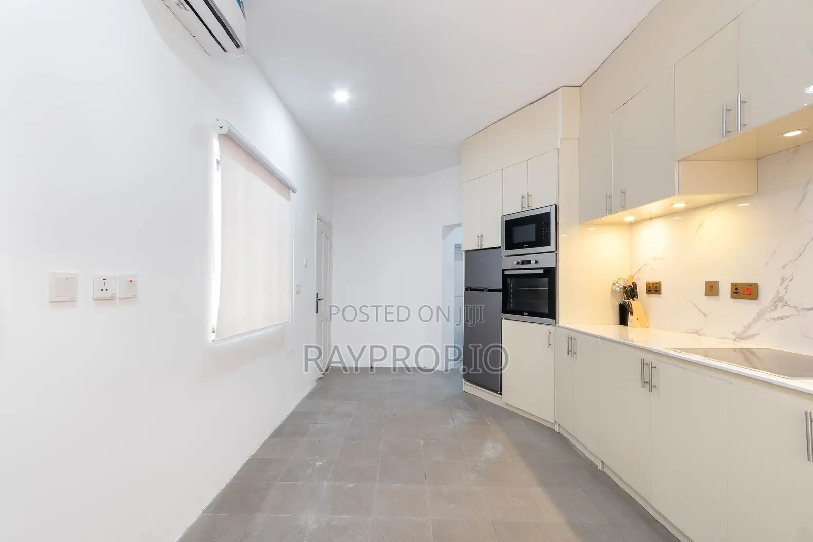 169879wt - Cozy 4 Bedroom Shortlet in Lekki Phase 1 in Lekki Phase 1