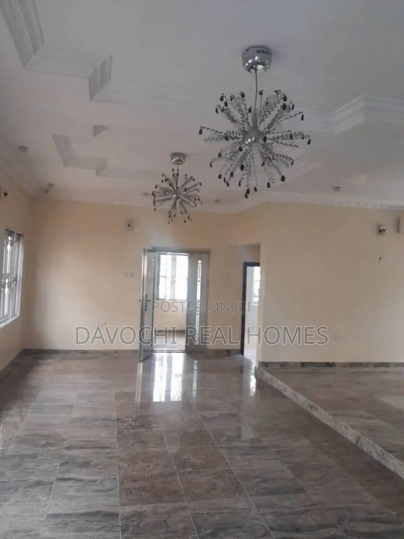 5bdrm Duplex in Chevron Drive for rent in Chevron