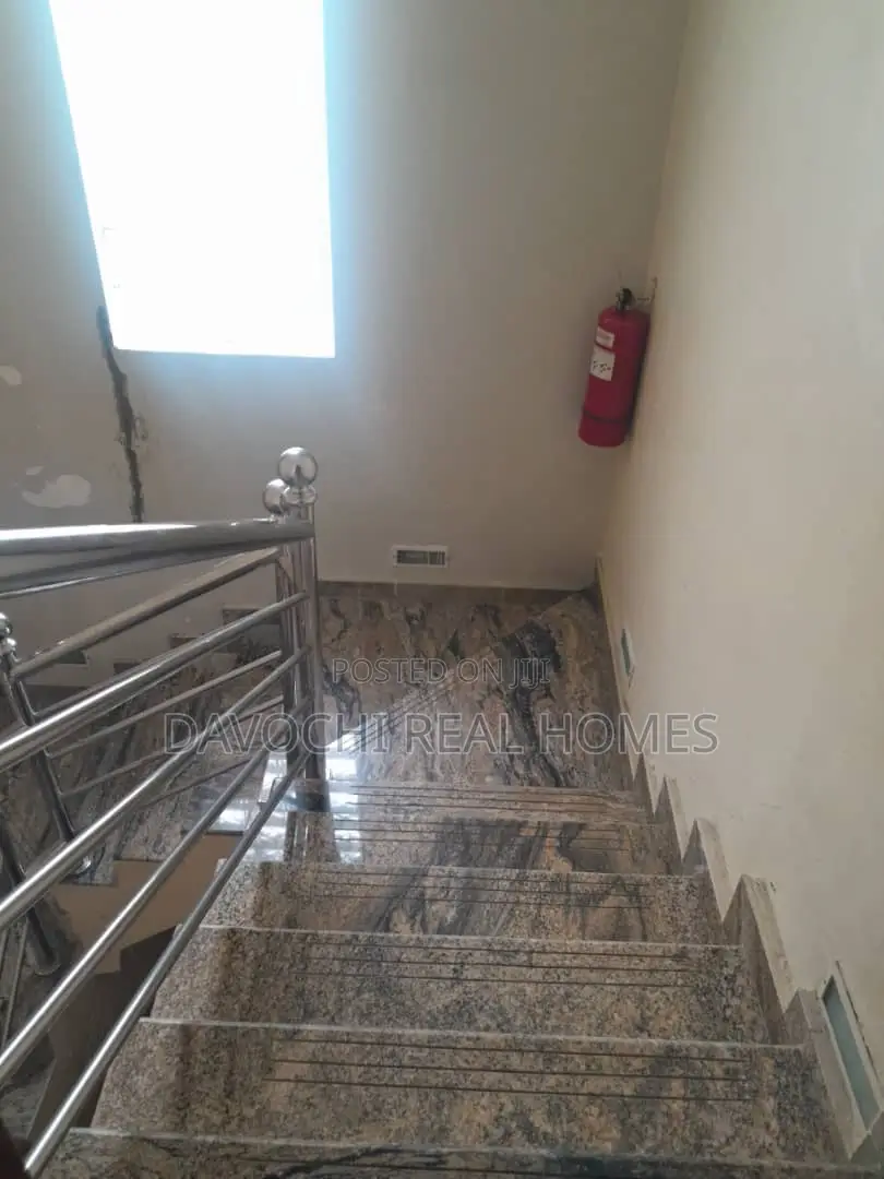 5bdrm Duplex in Chevron Drive for rent in Chevron