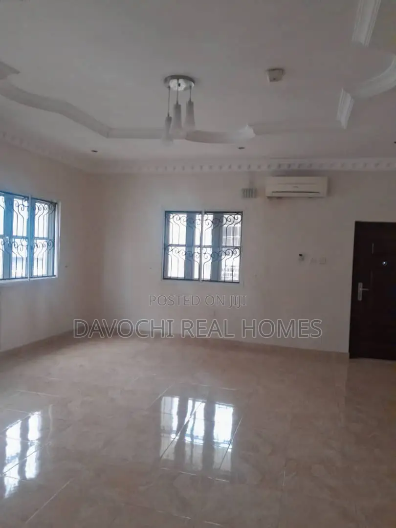 5bdrm Duplex in Chevron Drive for rent in Chevron