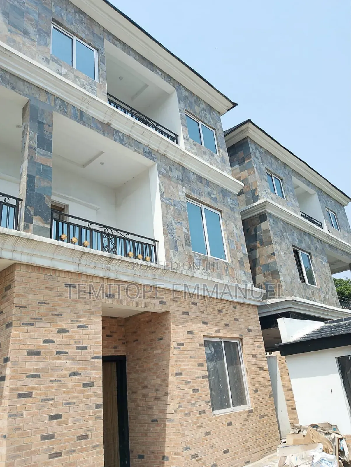 Furnished 10bdrm Apartment in Lekki Phase 1 for sale in Lekki Phase 1
