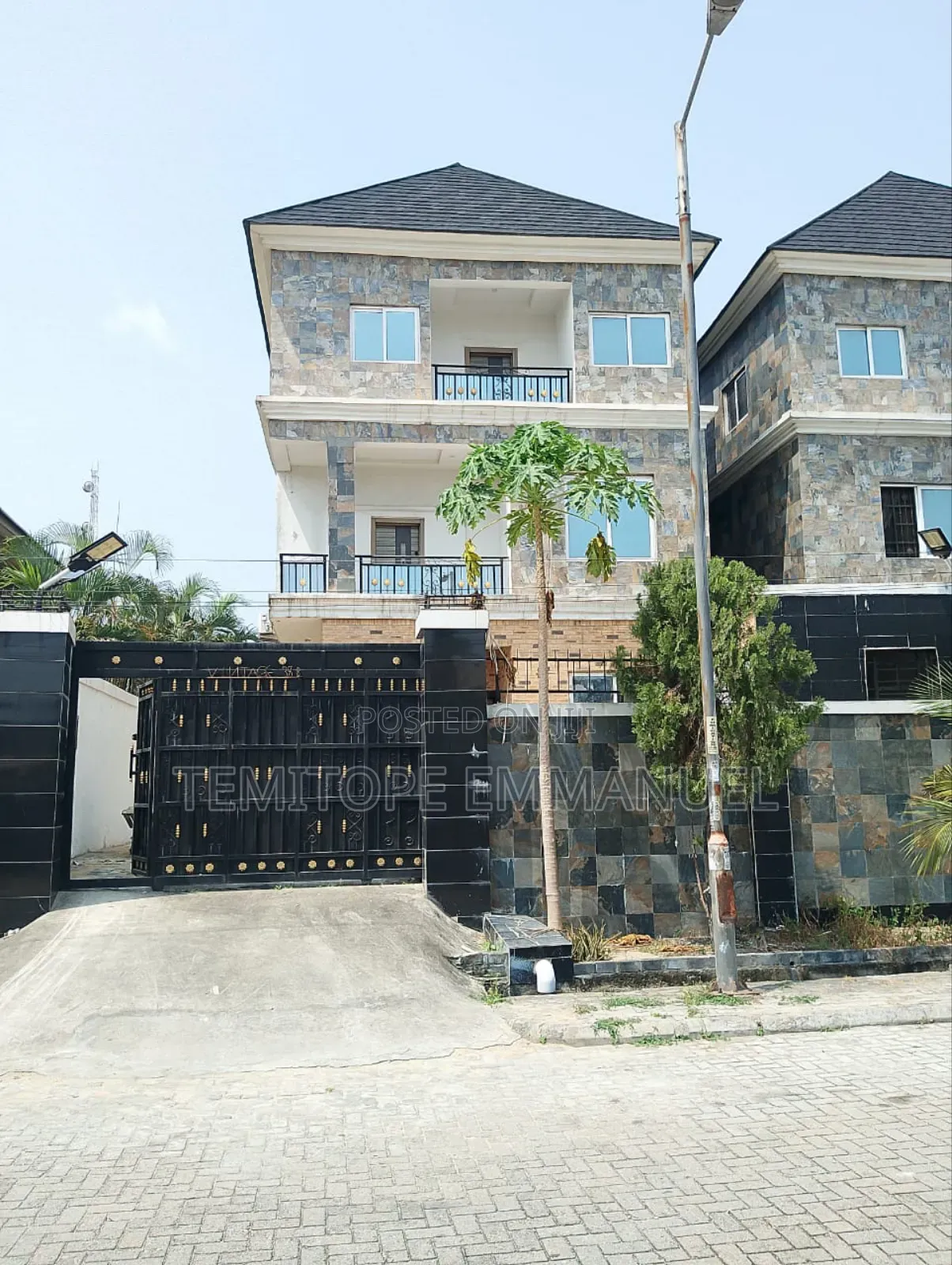 Furnished 10bdrm Apartment in Lekki Phase 1 for sale in Lekki Phase 1