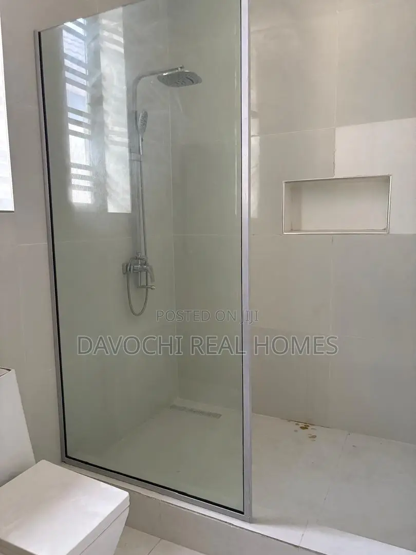 4bdrm Duplex in Chevron for rent in Chevron
