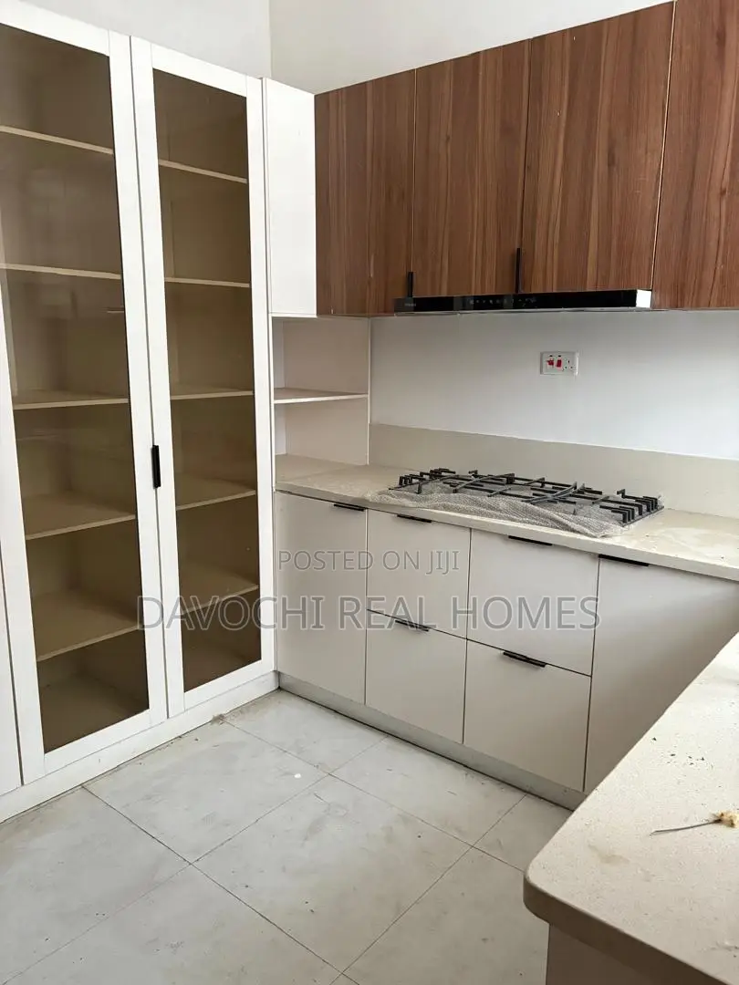 4bdrm Duplex in Chevron for rent in Chevron