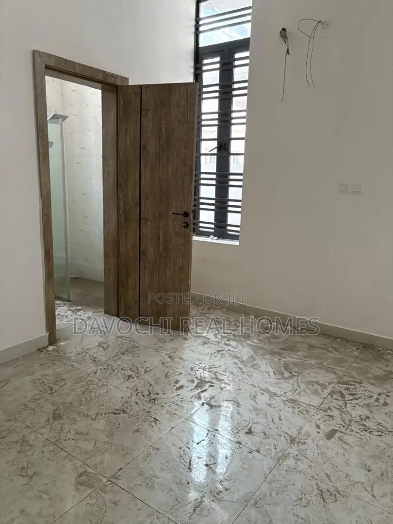 4bdrm Duplex in Chevron for rent in Chevron