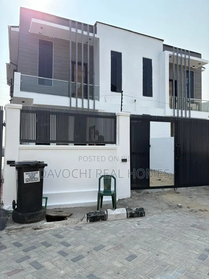 4bdrm Duplex in Chevron for rent in Chevron