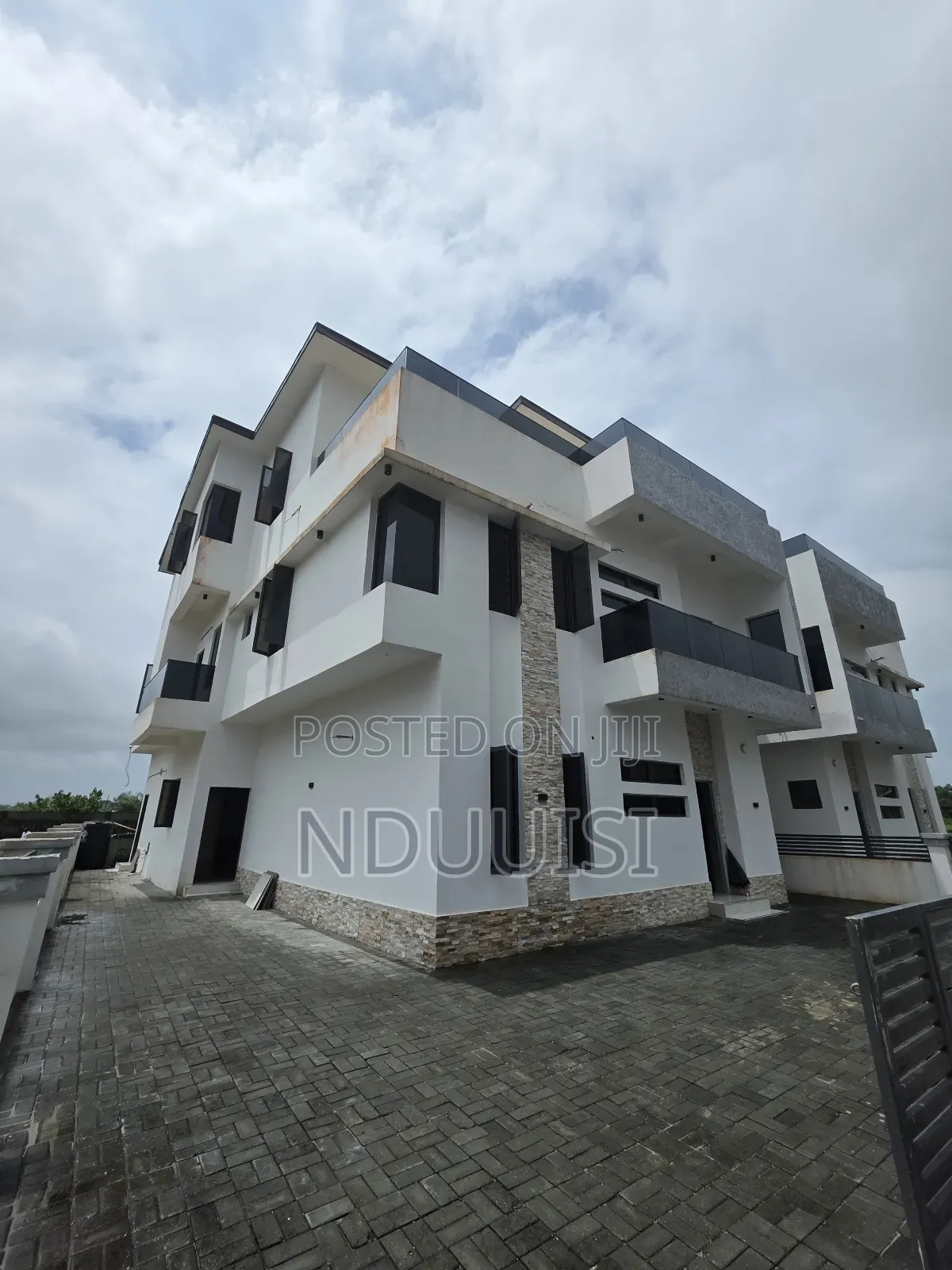 6bdrm Duplex in Eleko for sale in Eleko