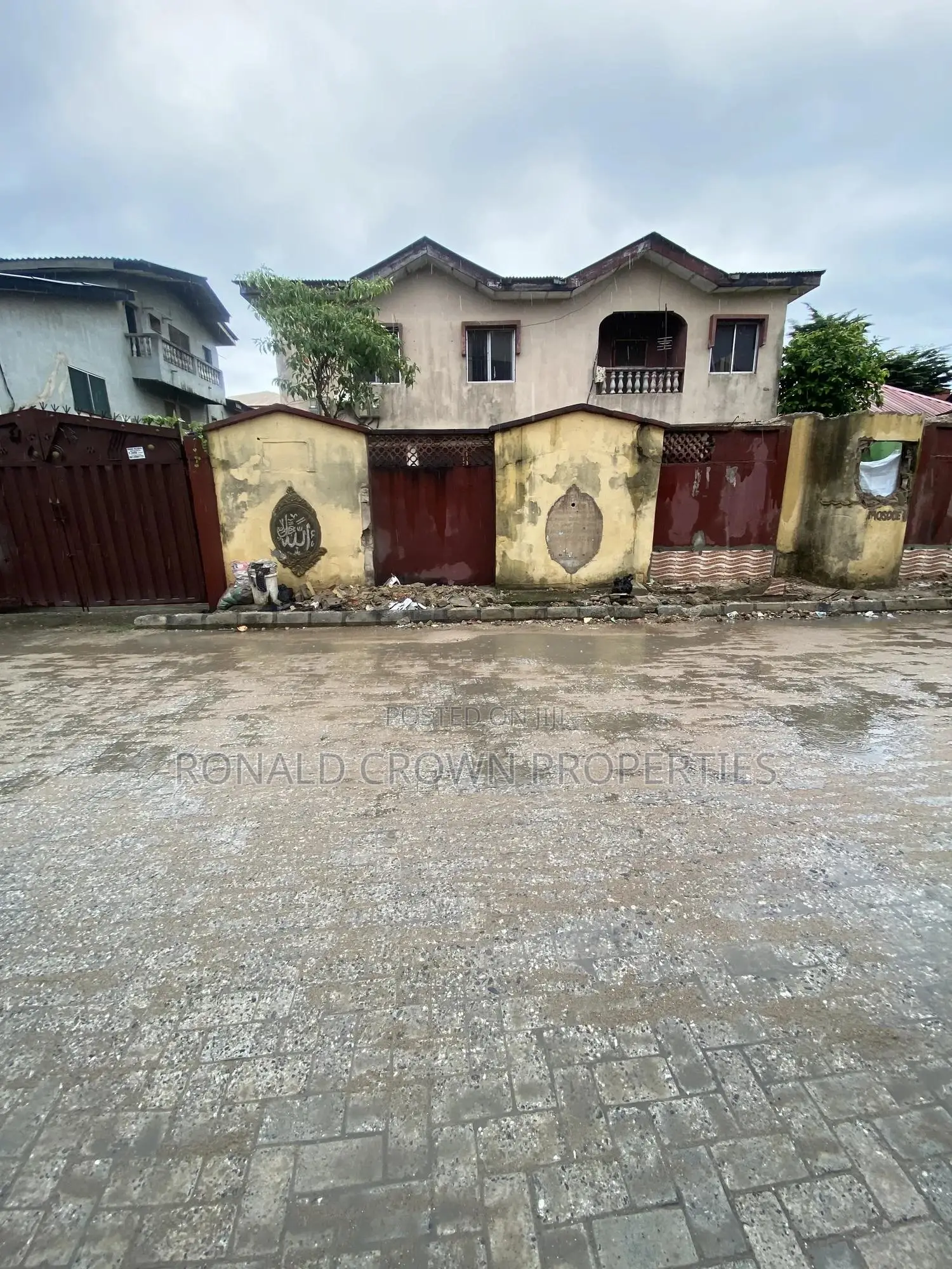 3bdrm Block of Flats in Ago Palace for sale in Ago Palace