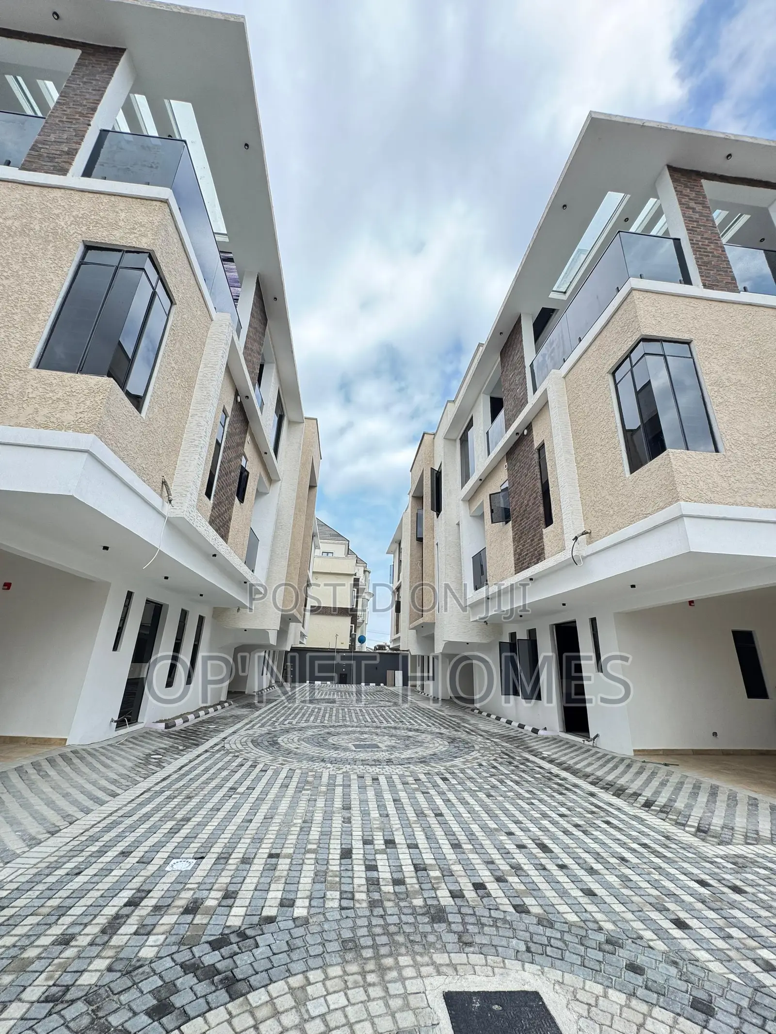 4bdrm Townhouse/Terrace in Lekki Phase 1 for sale in Lekki Phase 1