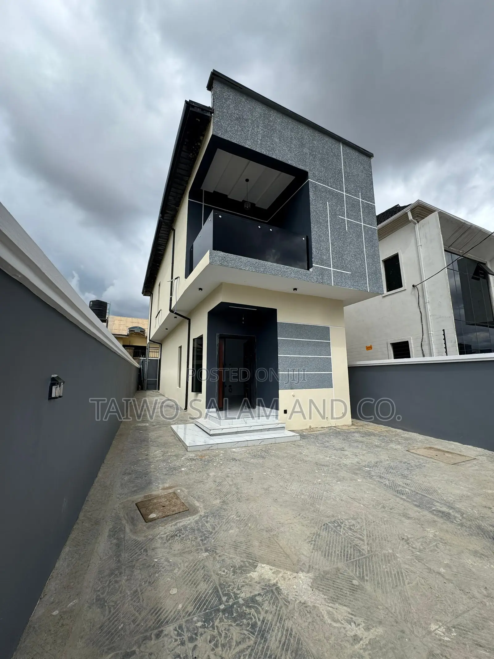 2bdrm Duplex in Akobo for sale in Akobo