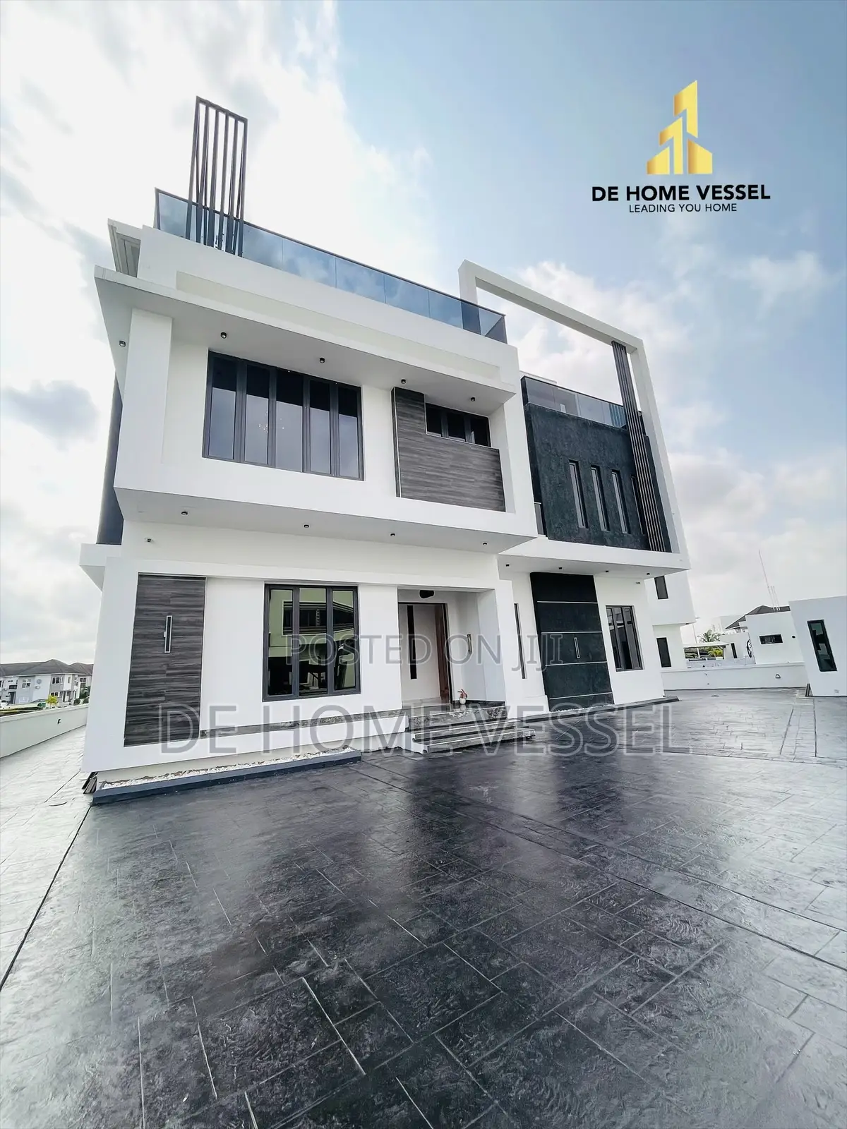 6bdrm Duplex in Osapa london for sale in Osapa london