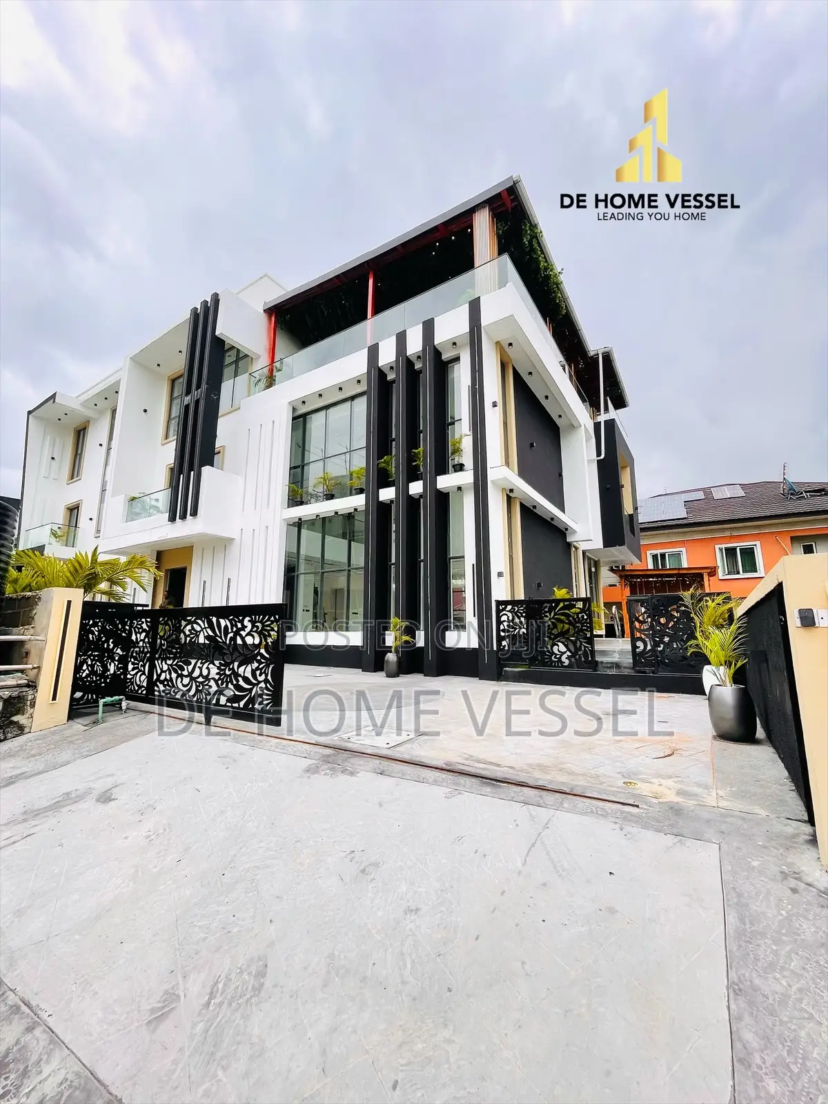 6bdrm Duplex in Ikate for sale in Ikate