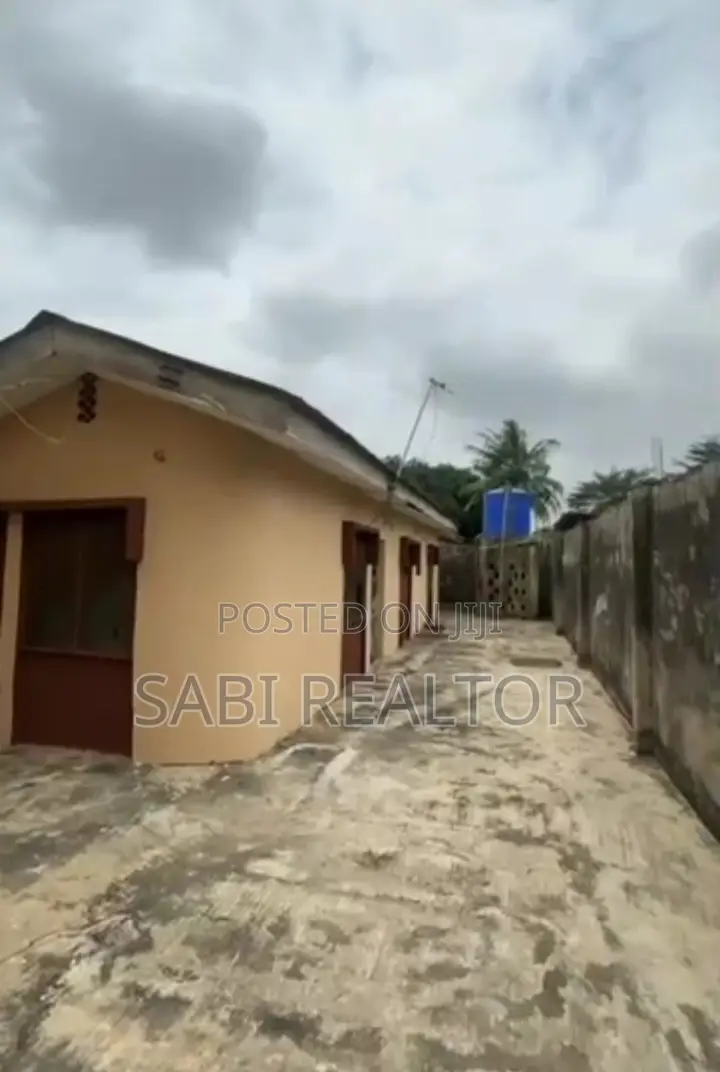 Furnished 2bdrm Block of Flats in Ajegunle Ojokoro, Alagbado for sale in Alagbado