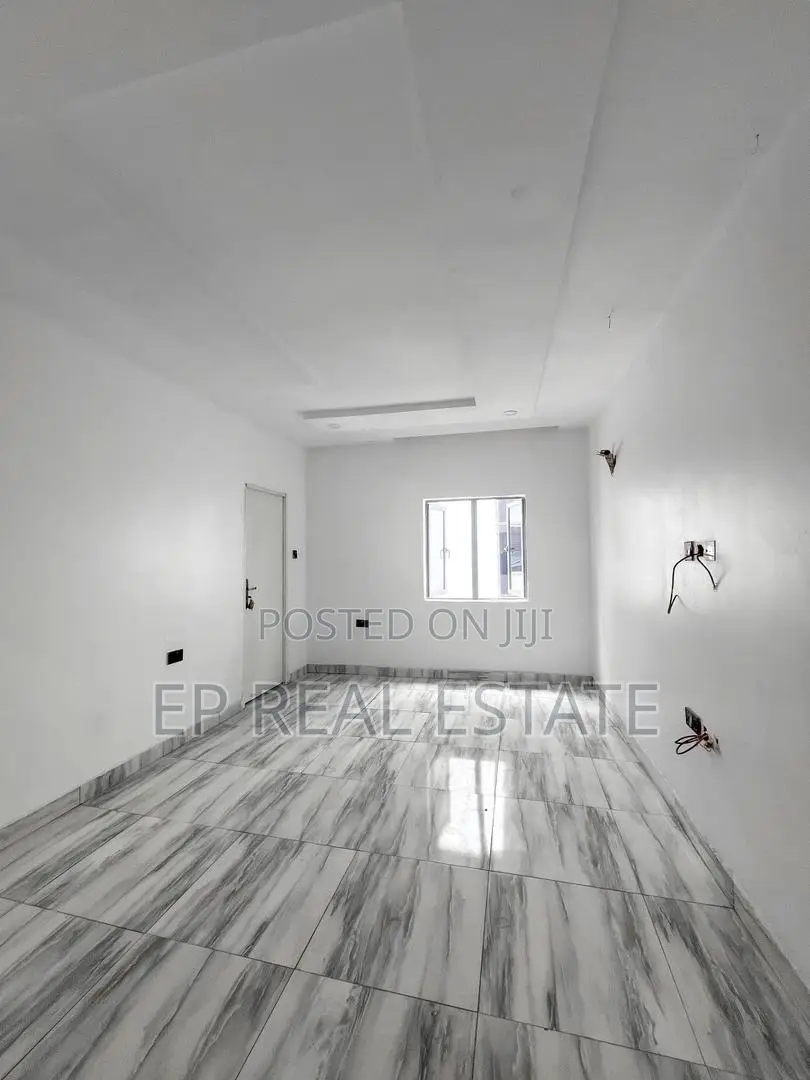6bdrm House in Apo District for sale in Apo District