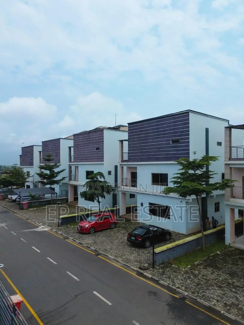 6bdrm House in Apo District for sale in Apo District