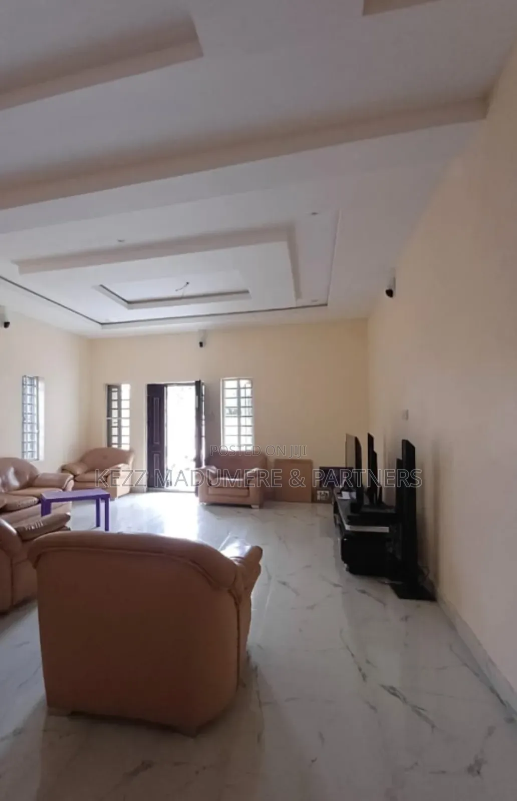 8bdrm Duplex in Farm Road 2 Estate , for sale in Eliozu