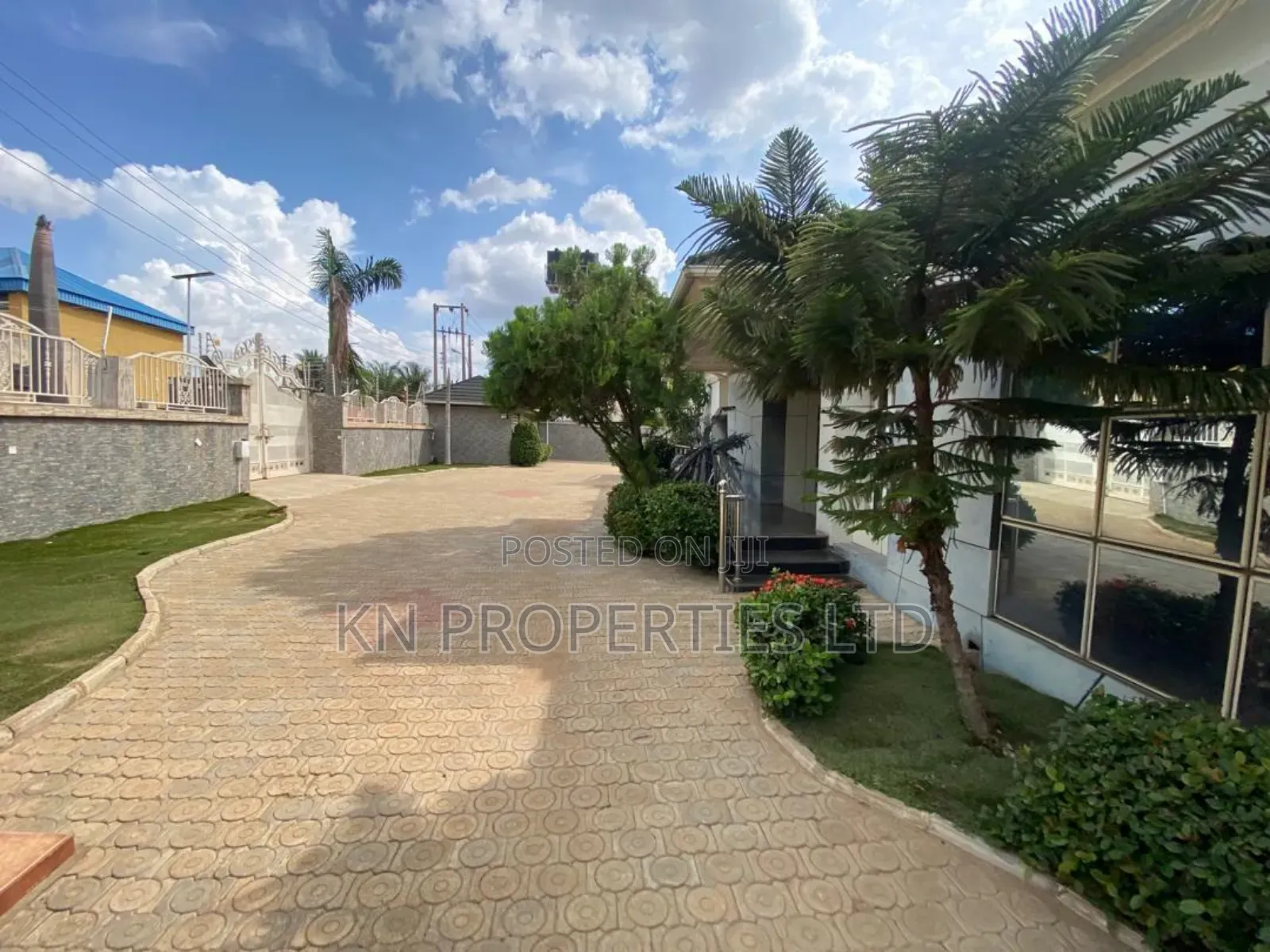 Furnished 6bdrm Duplex in Apo for rent in Apo District