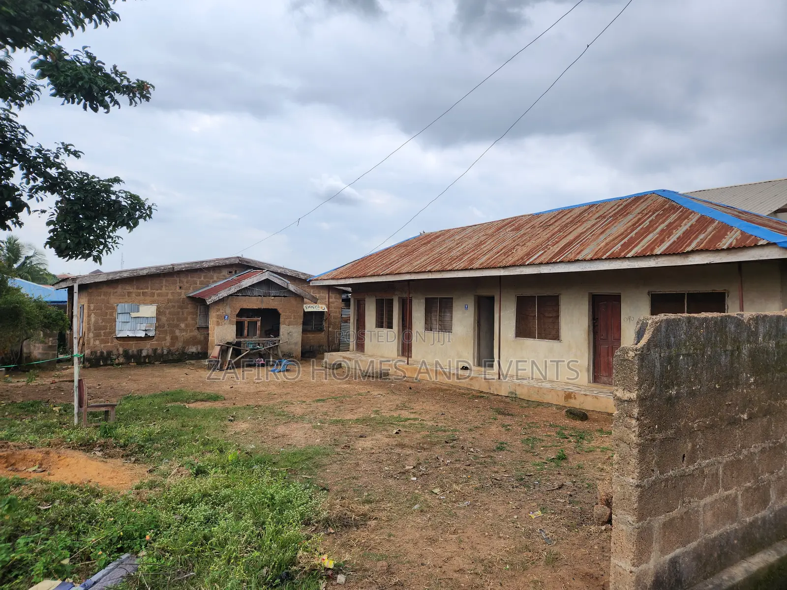 Nice 300m2 Land With Building at Maberi Idi Ishin Off Akala Epxress in Akala Express