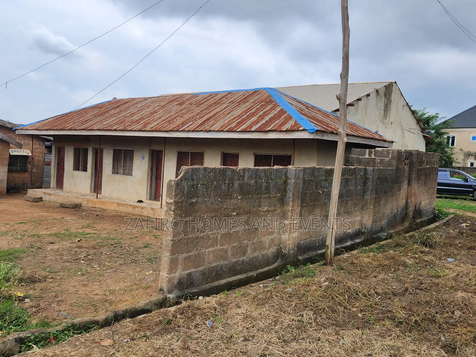 Nice 300m2 Land With Building at Maberi Idi Ishin Off Akala Epxress in Akala Express