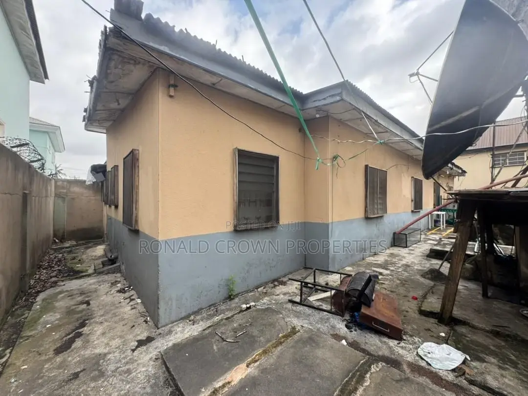 Land Measuring 934sqm With 4 Units of 3 Bedroom Apartment in Bye Pass Ilupeju