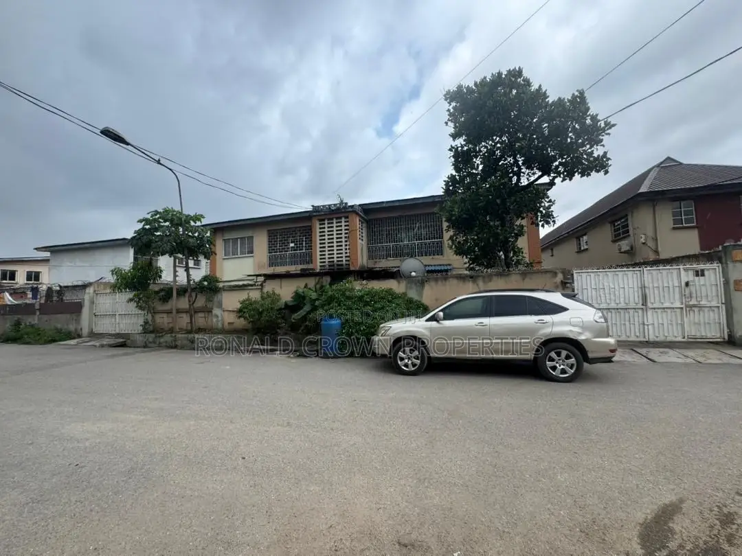 Land Measuring 934sqm With 4 Units of 3 Bedroom Apartment in Bye Pass Ilupeju