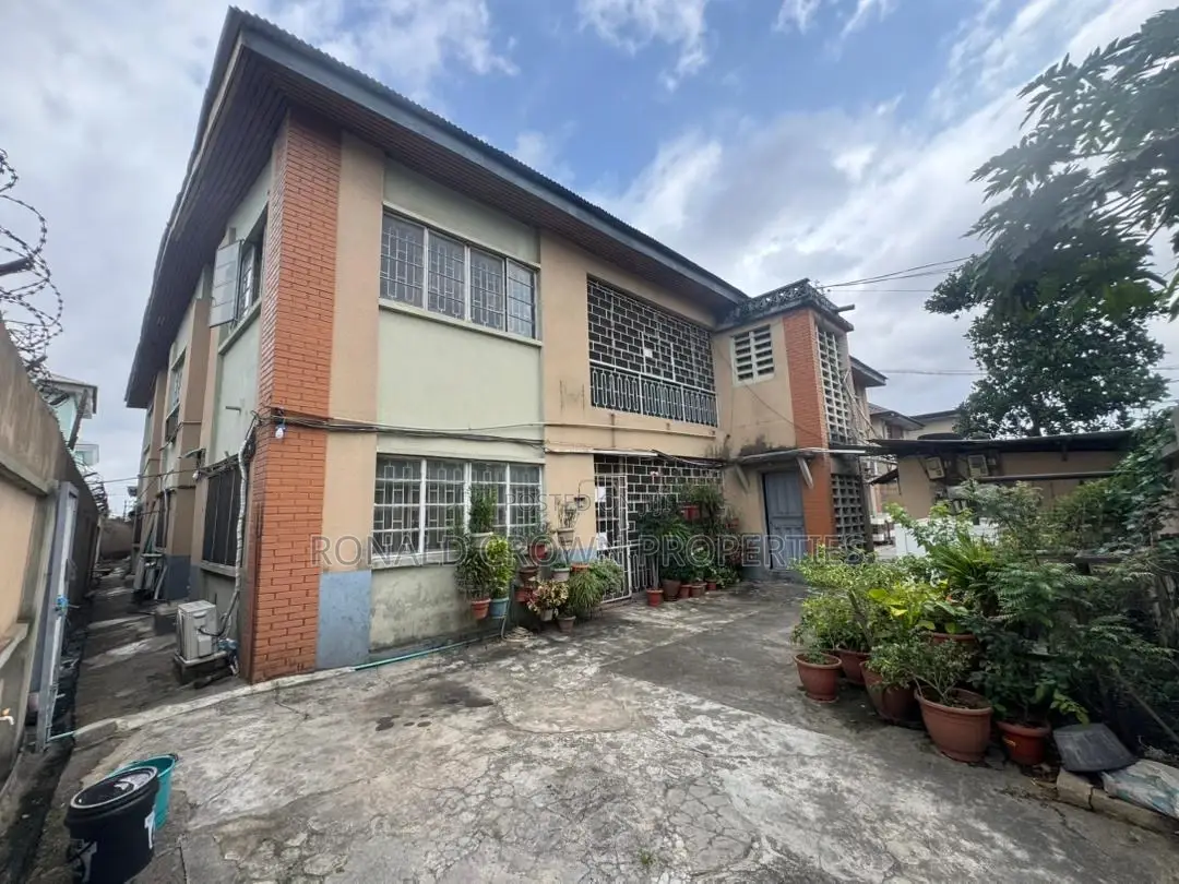 Land Measuring 934sqm With 4 Units of 3 Bedroom Apartment in Bye Pass Ilupeju