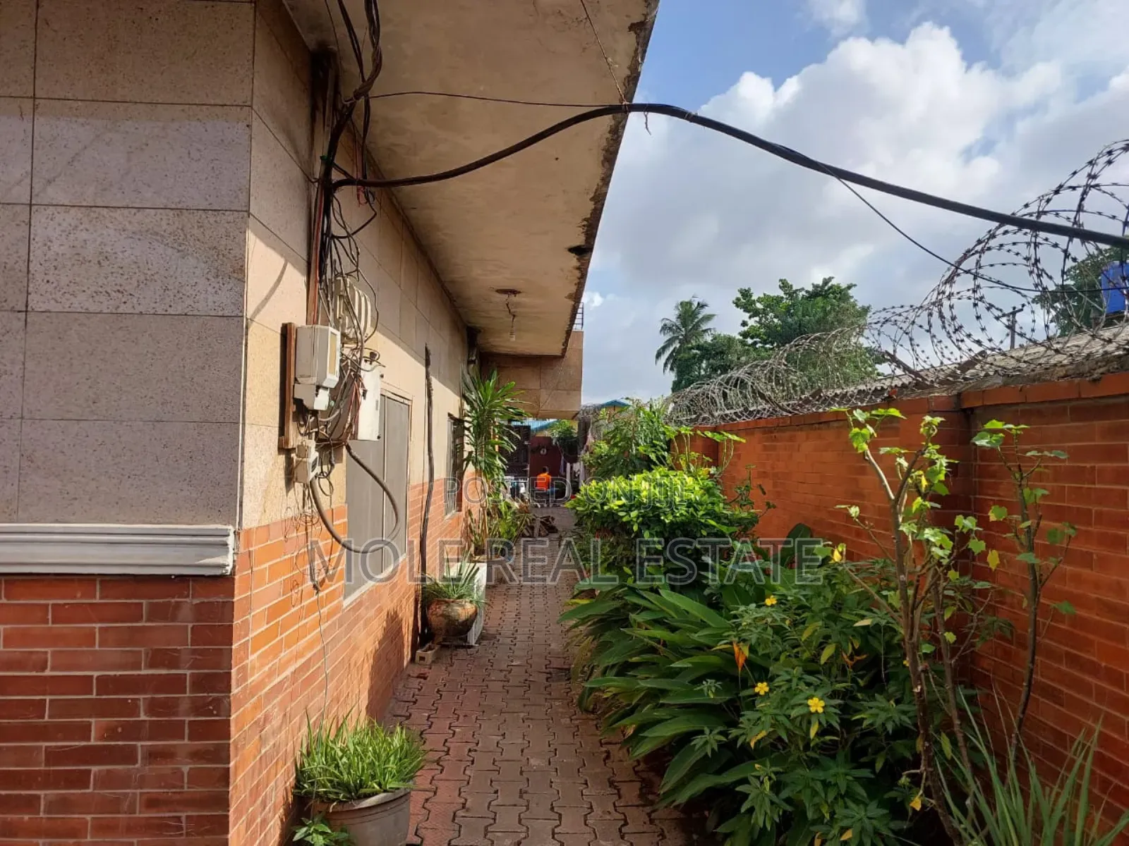 Furnished 13bdrm Bungalow in Obase Estate Oba for sale in Oba Akran