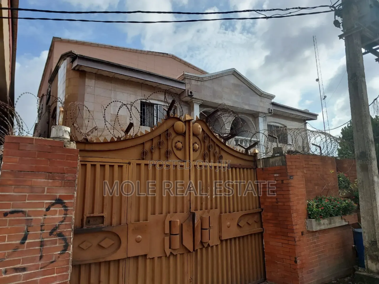 Furnished 13bdrm Bungalow in Obase Estate Oba for sale in Oba Akran
