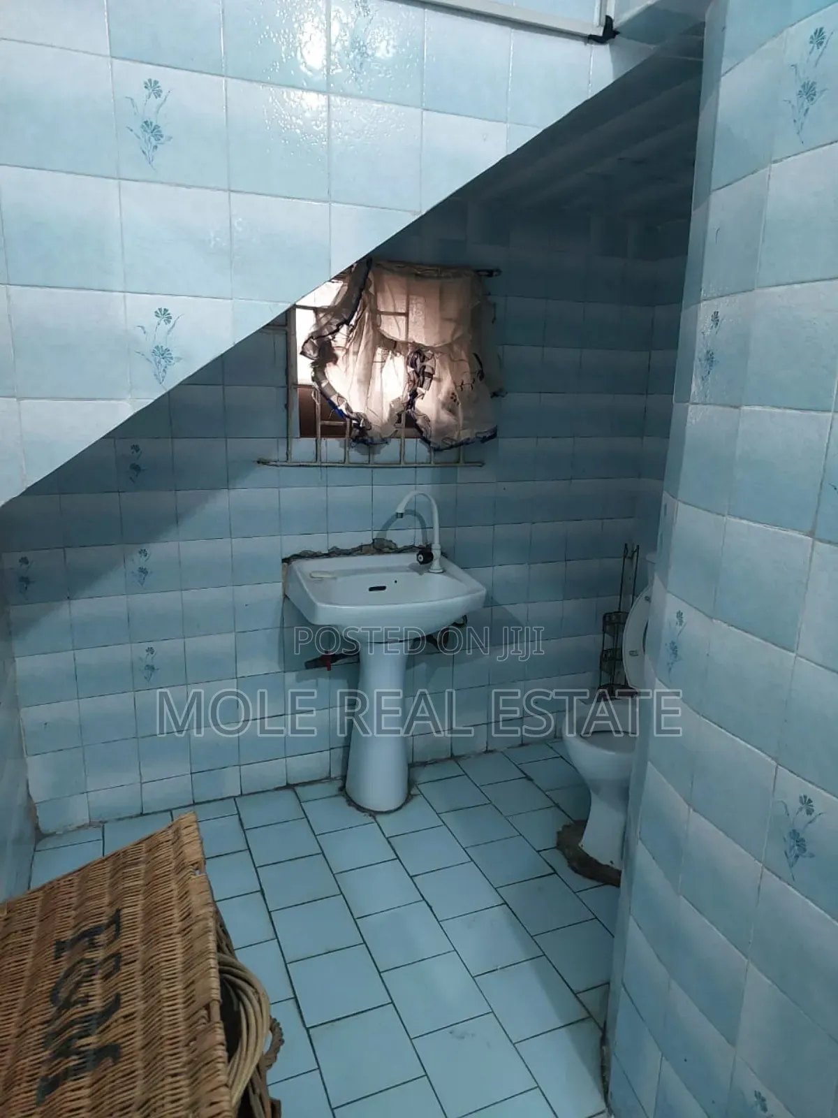 Furnished 13bdrm Bungalow in Obase Estate Oba for sale in Oba Akran
