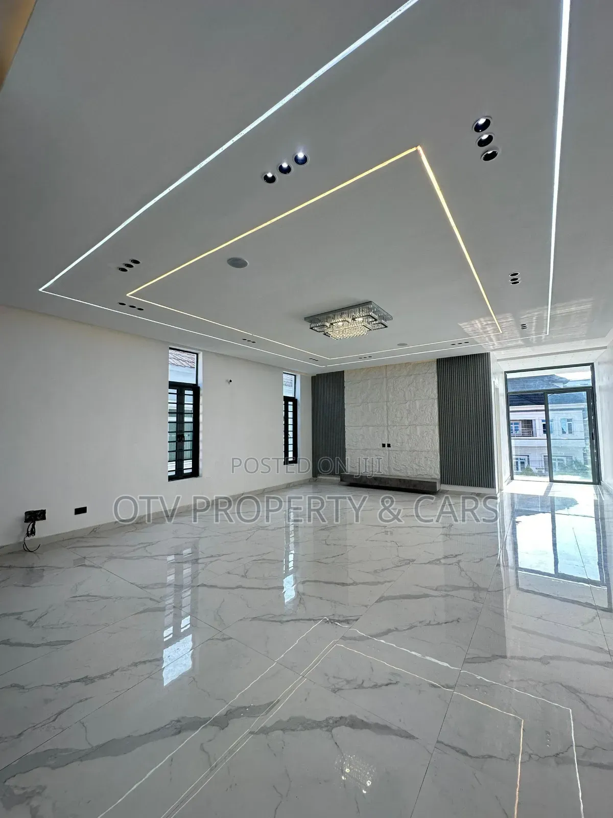 Furnished 6bdrm Duplex in Chevron for sale in Chevron