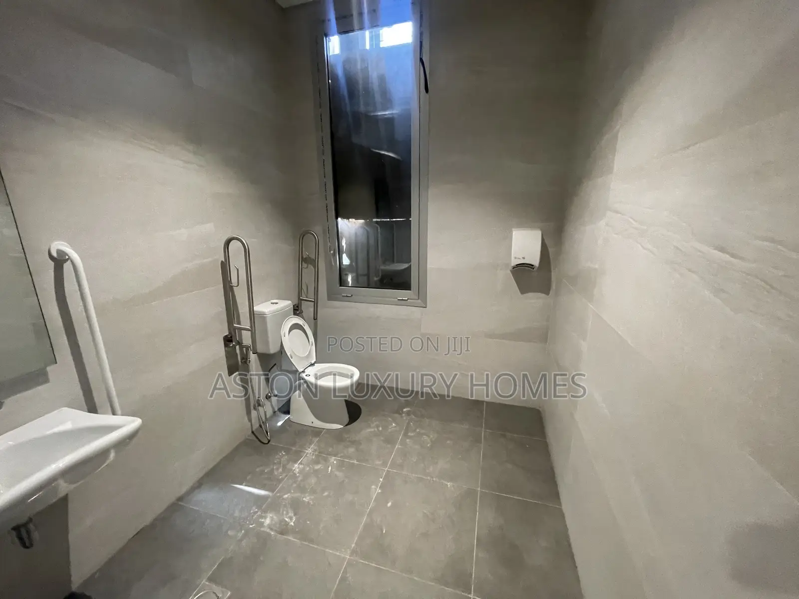 Premium 222sqm Office Space for Rent in Central Business District