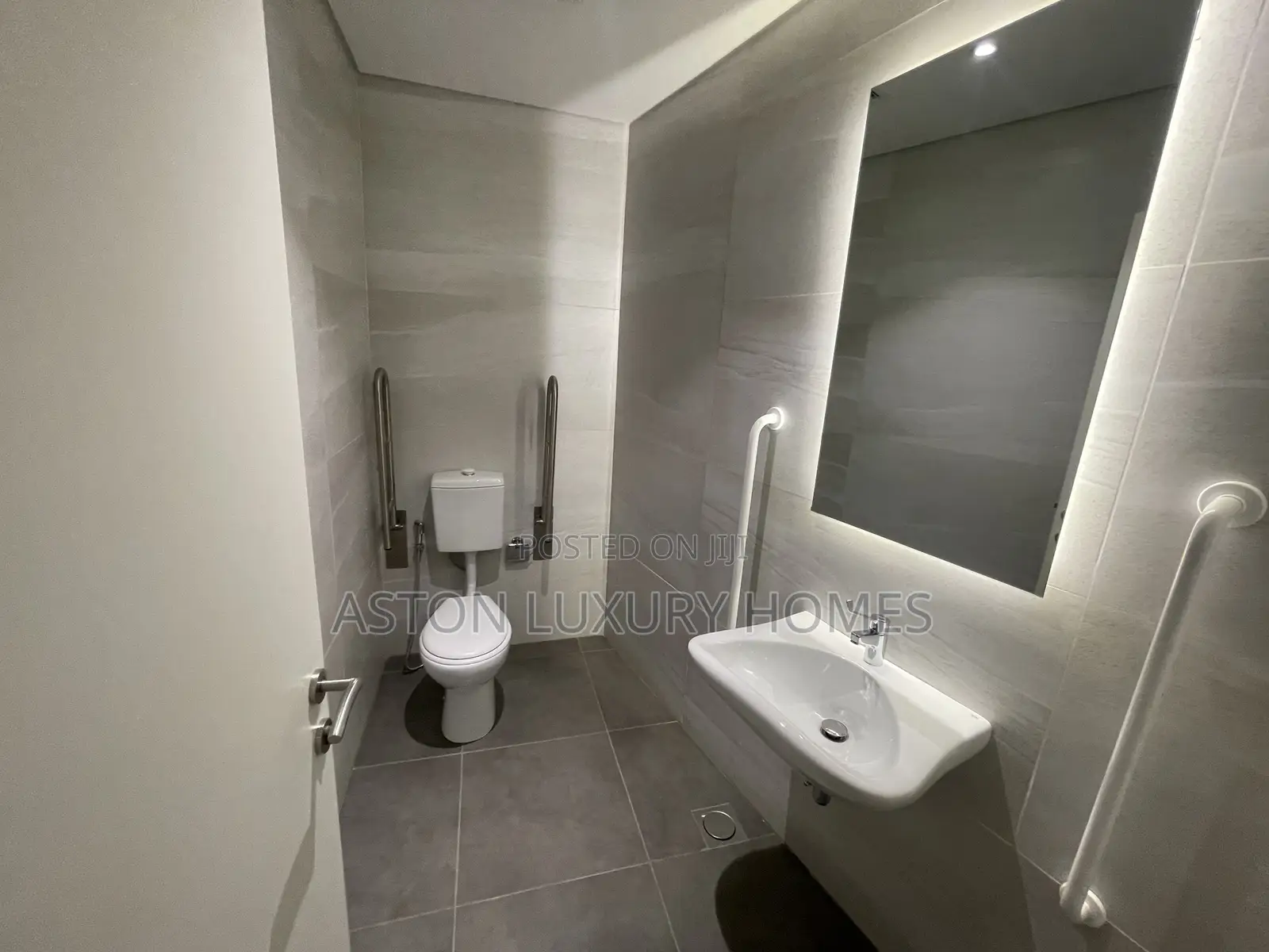 Premium 371 SQM Office Space in Central Business District