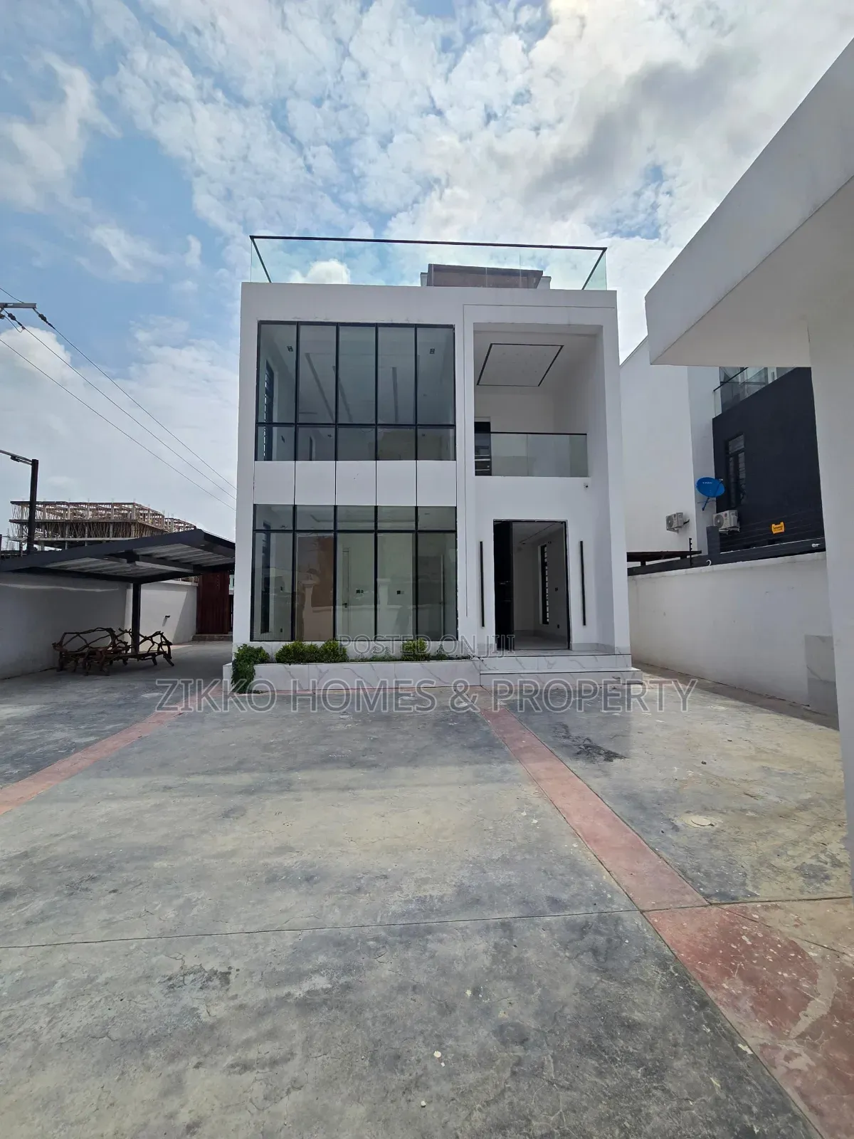 5bdrm Duplex in Lekki Phase 1 for sale in Lekki Phase 1