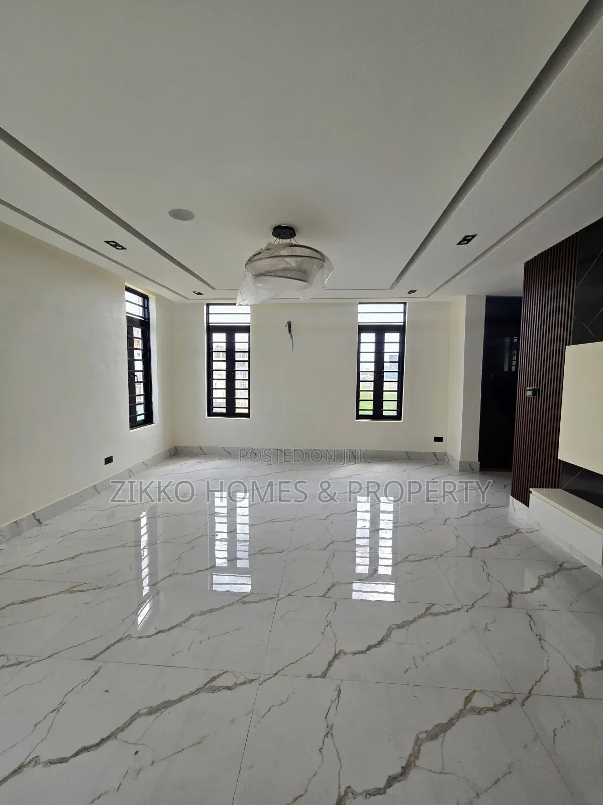 5bdrm Duplex in Lekki Phase 1 for sale in Lekki Phase 1