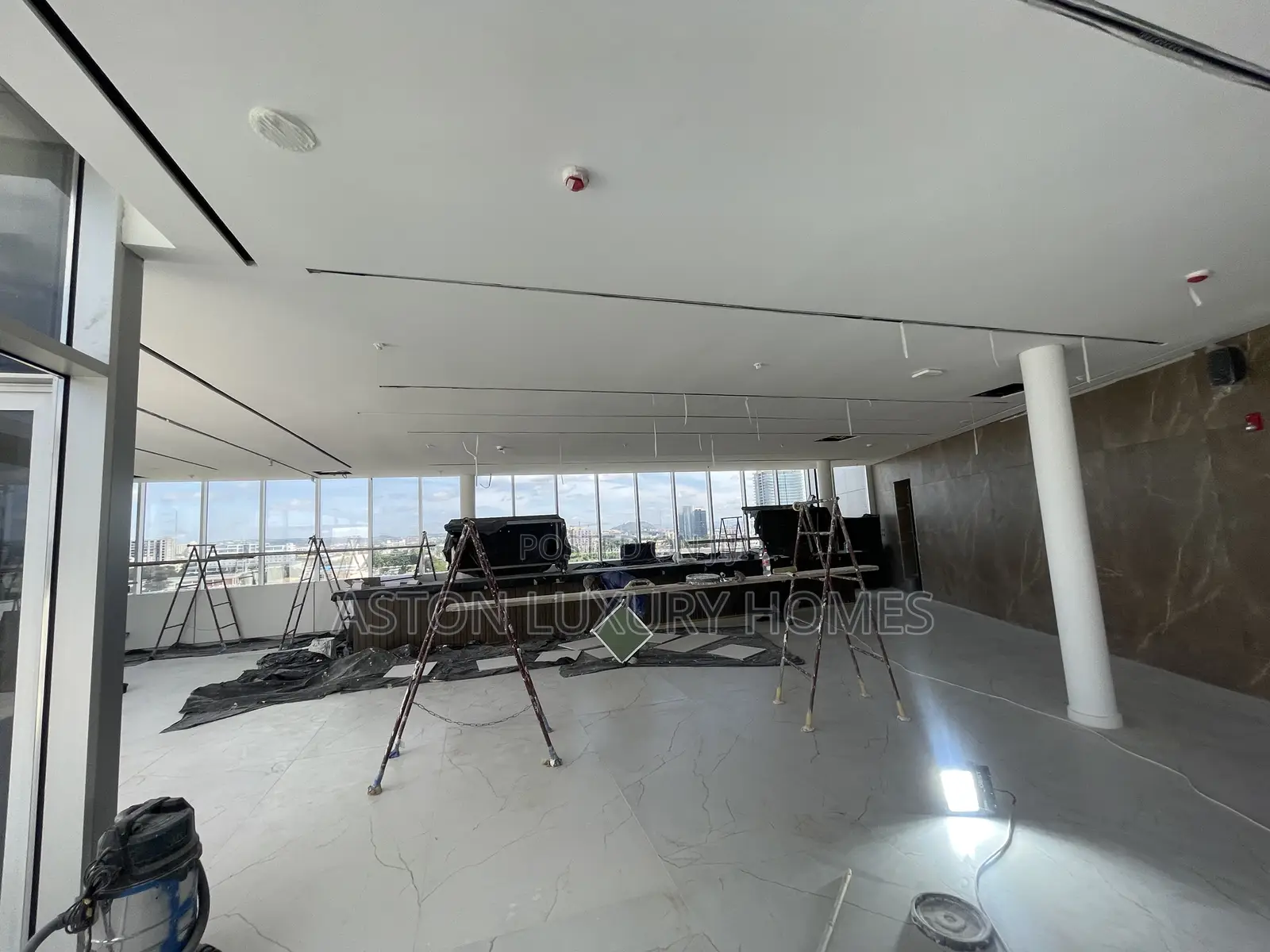 Fully Equipped Restaurant 452sqm Space for Rent in Central Business District