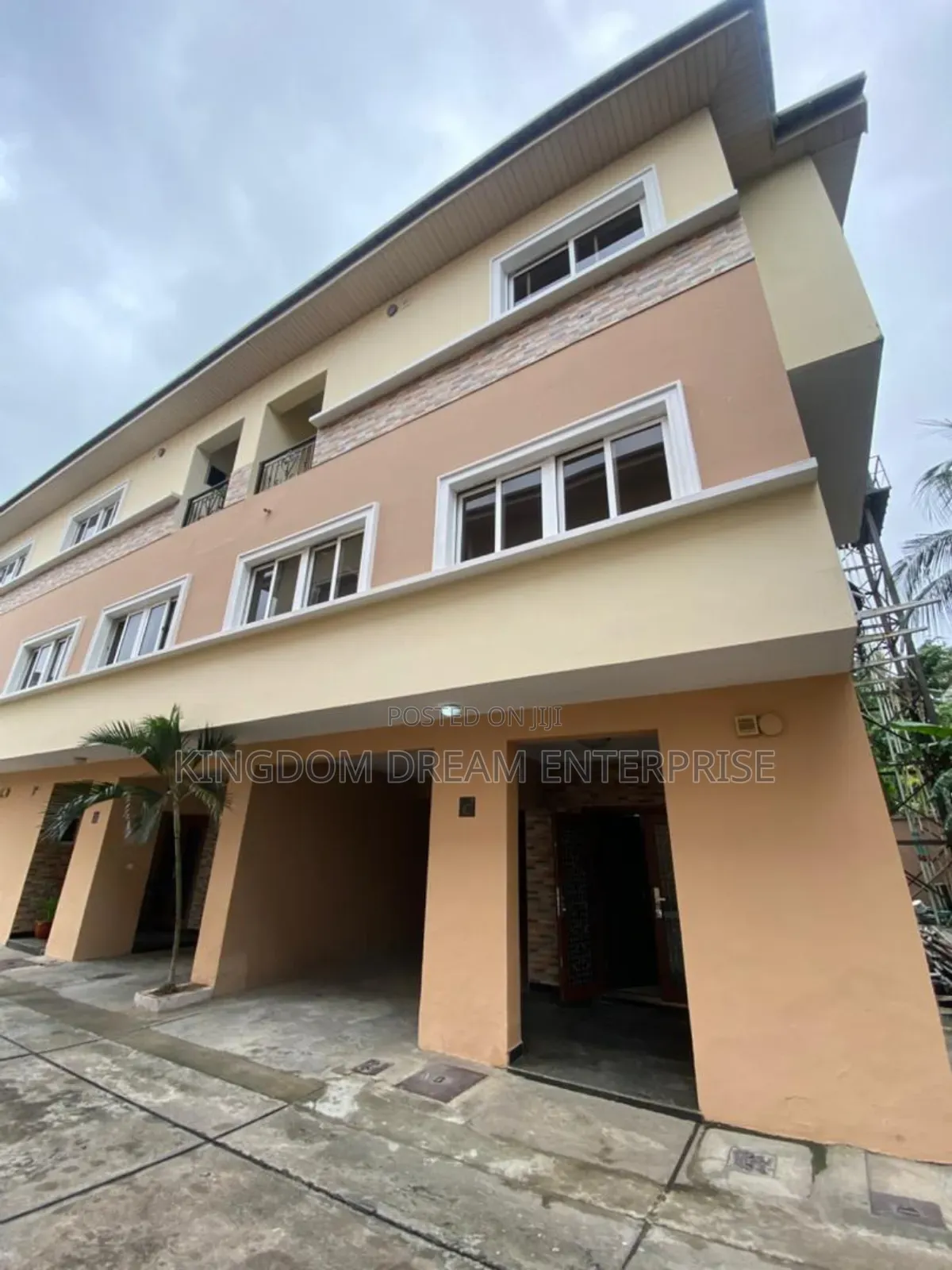 4bdrm Duplex in Lekki Phase 1 for rent in Lekki Phase 1